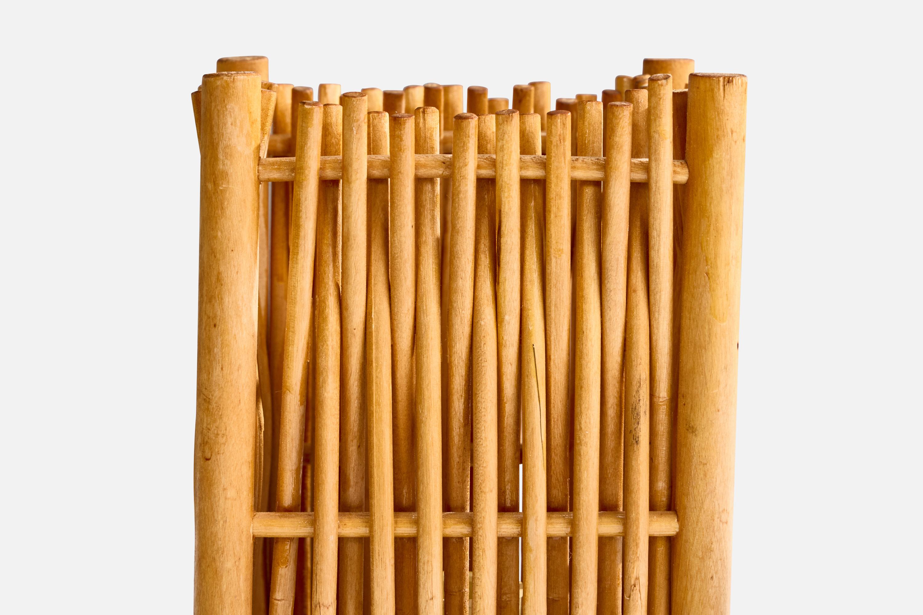 Milieu du XXe siècle Créateur suédois, lampe de bureau, bois, Suède, années 1960 en vente