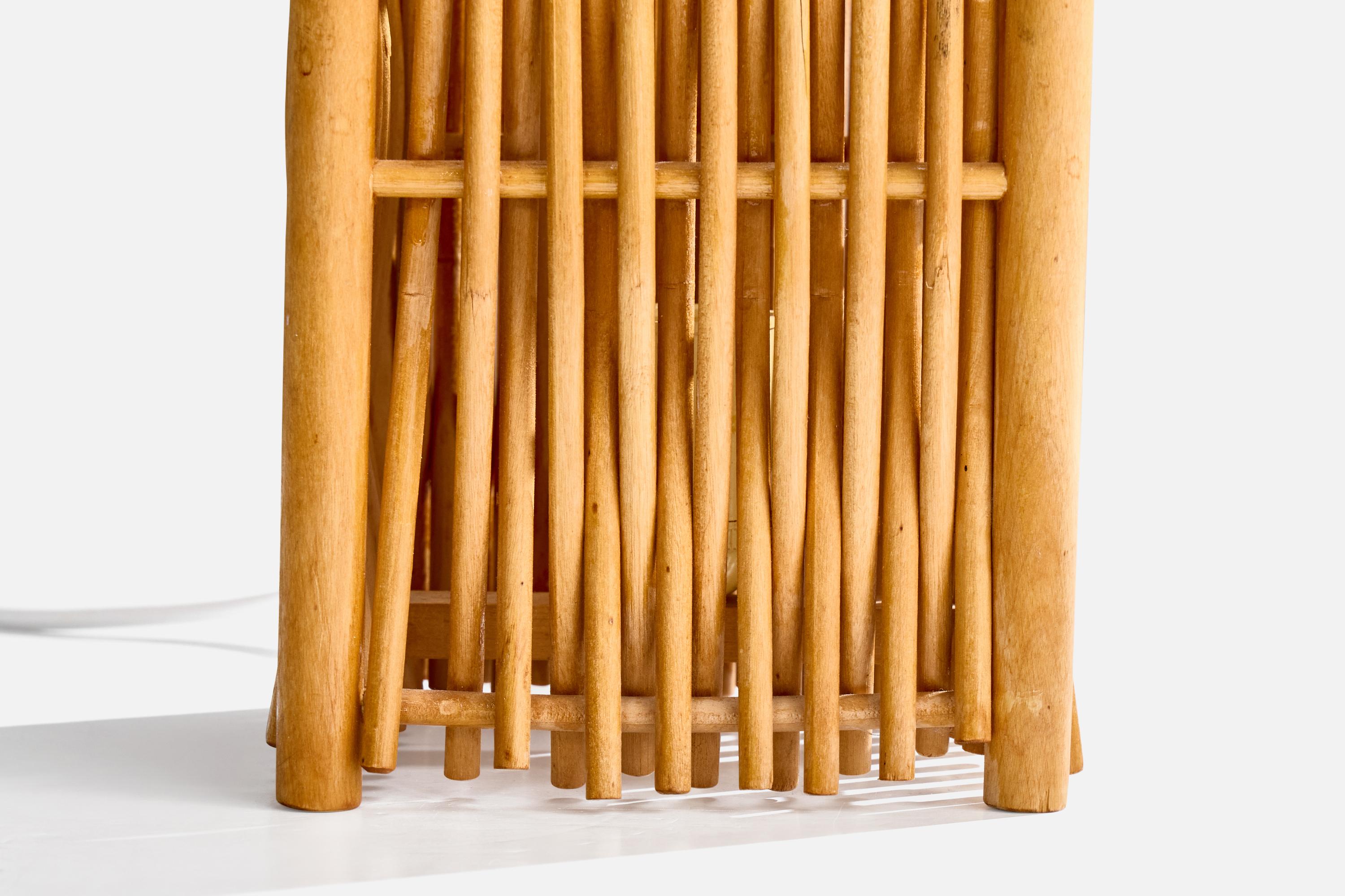 Bois Créateur suédois, lampe de bureau, bois, Suède, années 1960 en vente