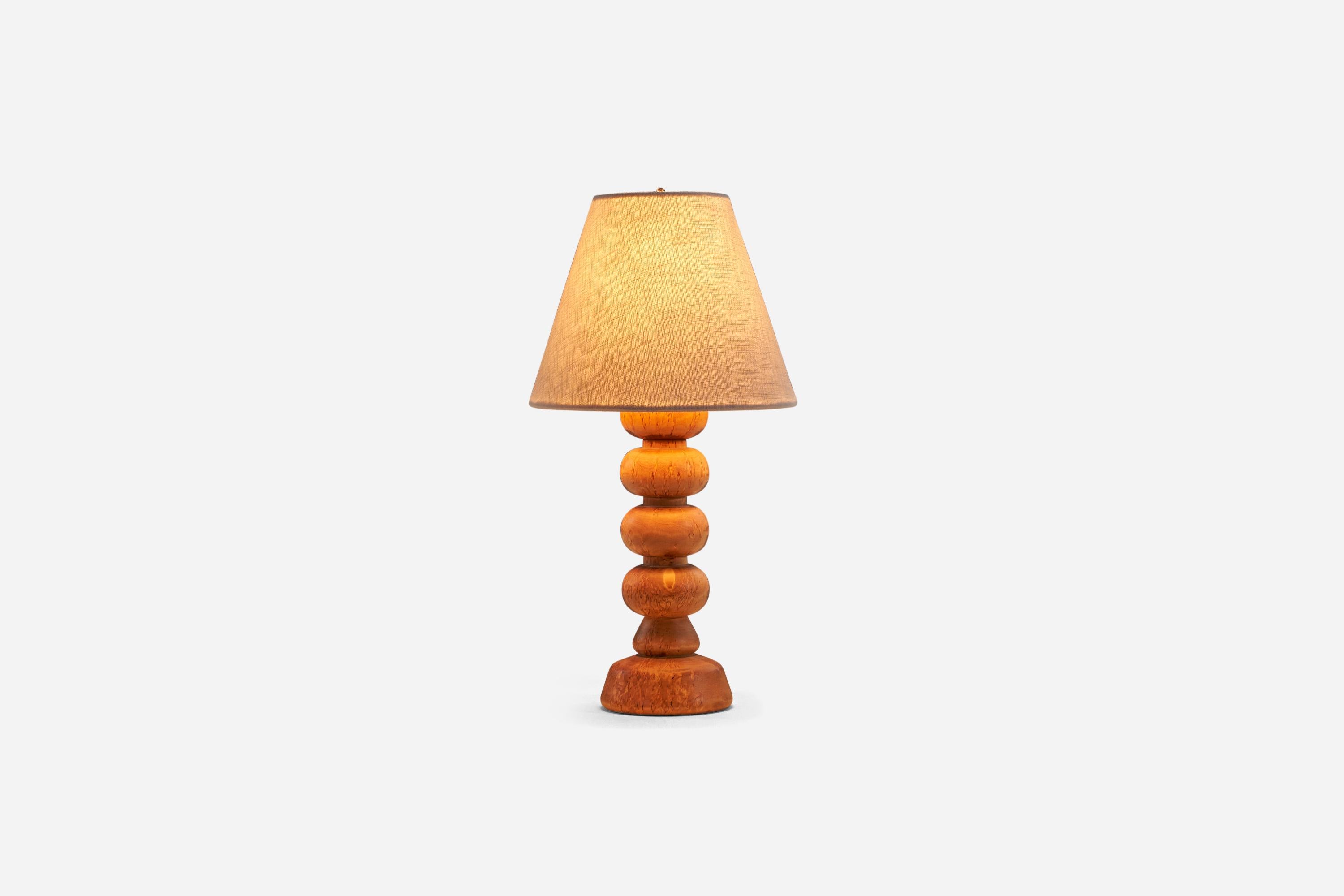 Schwedische Designerin, Tischlampe, Holz, Schweden, 1970er Jahre im Zustand „Gut“ im Angebot in High Point, NC