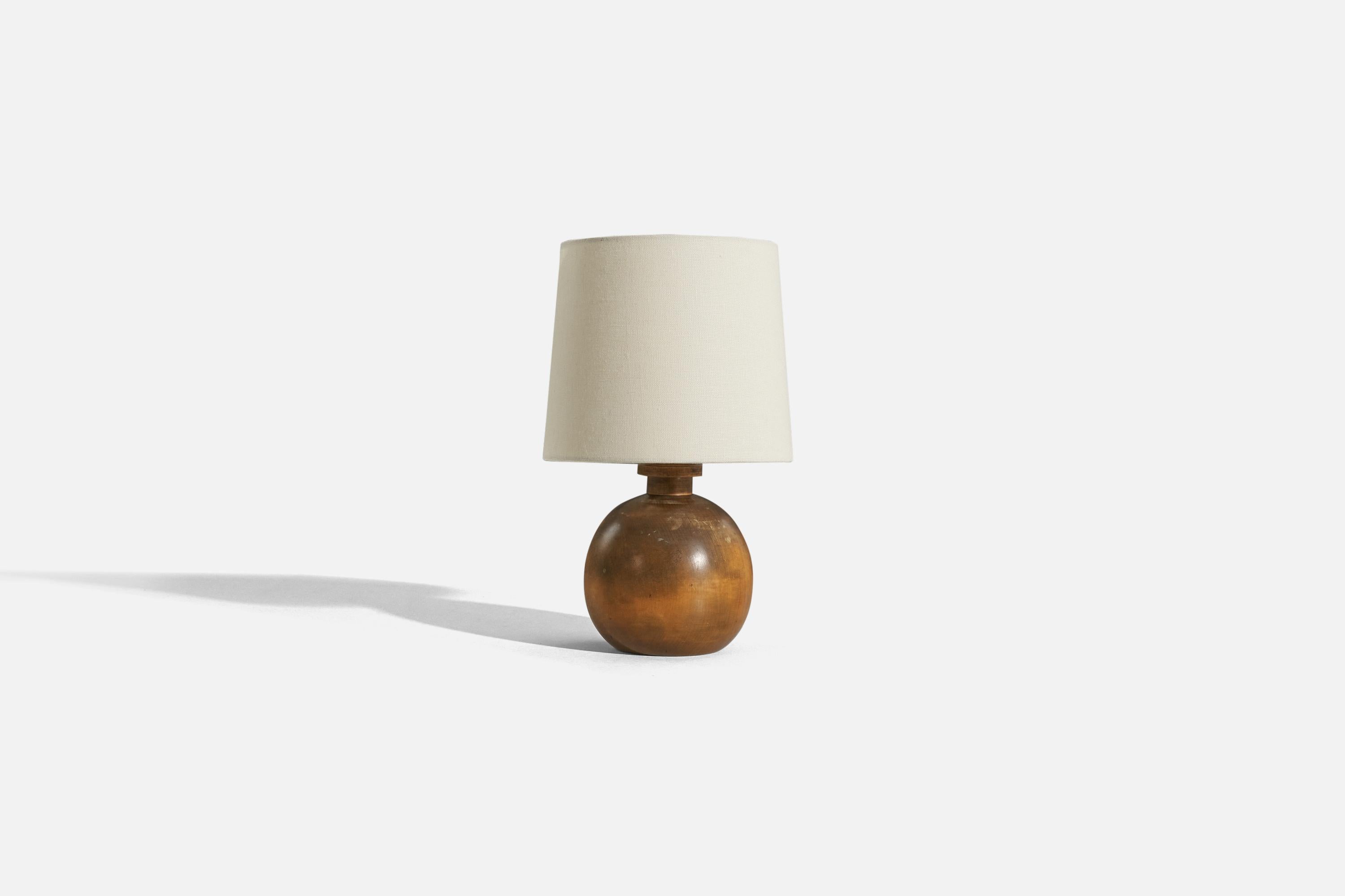 A wooden table lamp designed and produced in Sweden, c. 1930-1940s. 

Sold without lampshade. 
Dimensions of lamp (inches) : 9.125 x 5.625 x 5.625 (H x W x D)
Dimensions of shade (inches) : 7 x 8 x 7 (T x B x H)
Dimension of lamp with shade