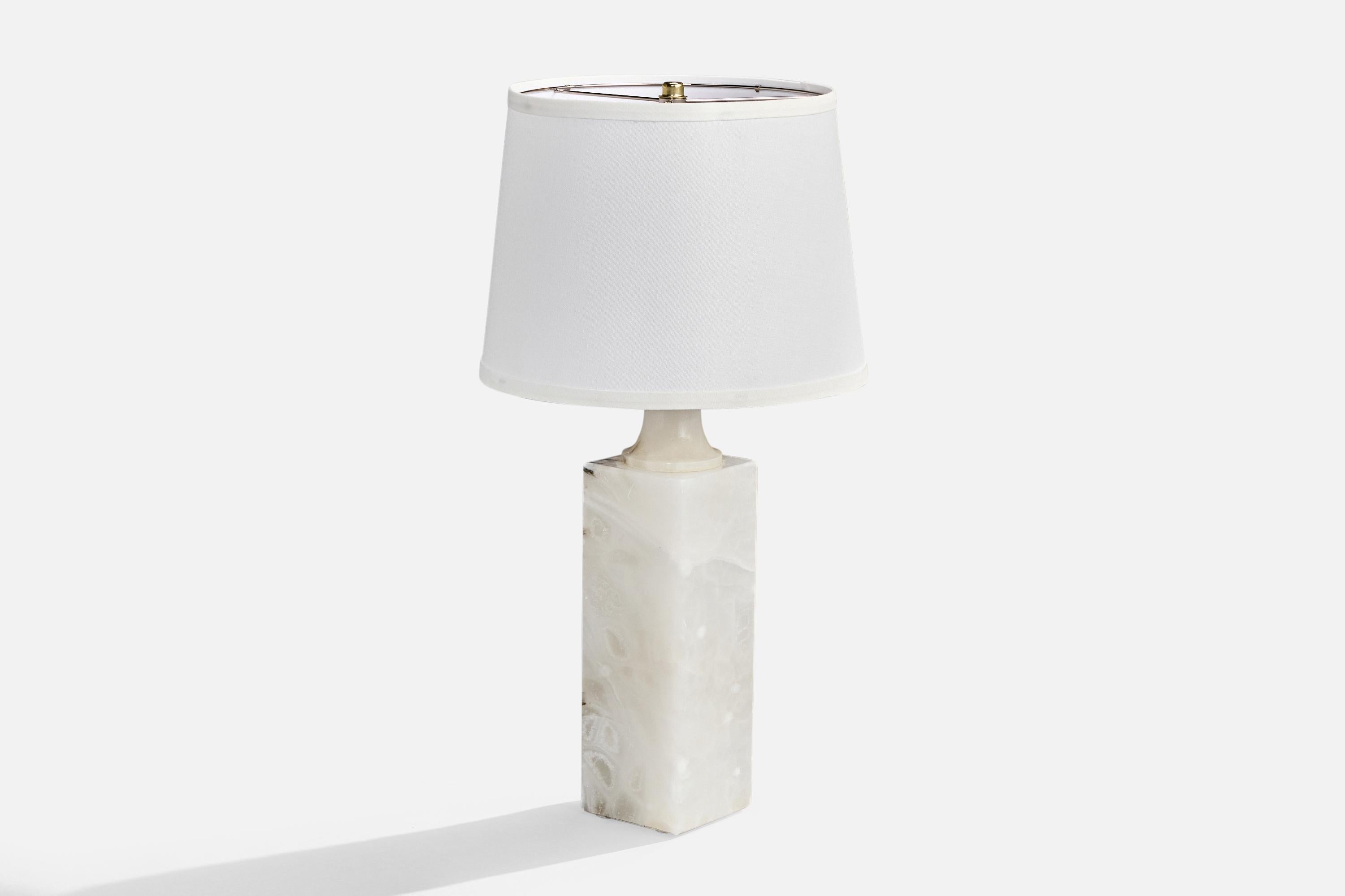 Schwedische Designerin, Tischlampen, Alabaster, Schweden, 1970er Jahre im Zustand „Gut“ in High Point, NC