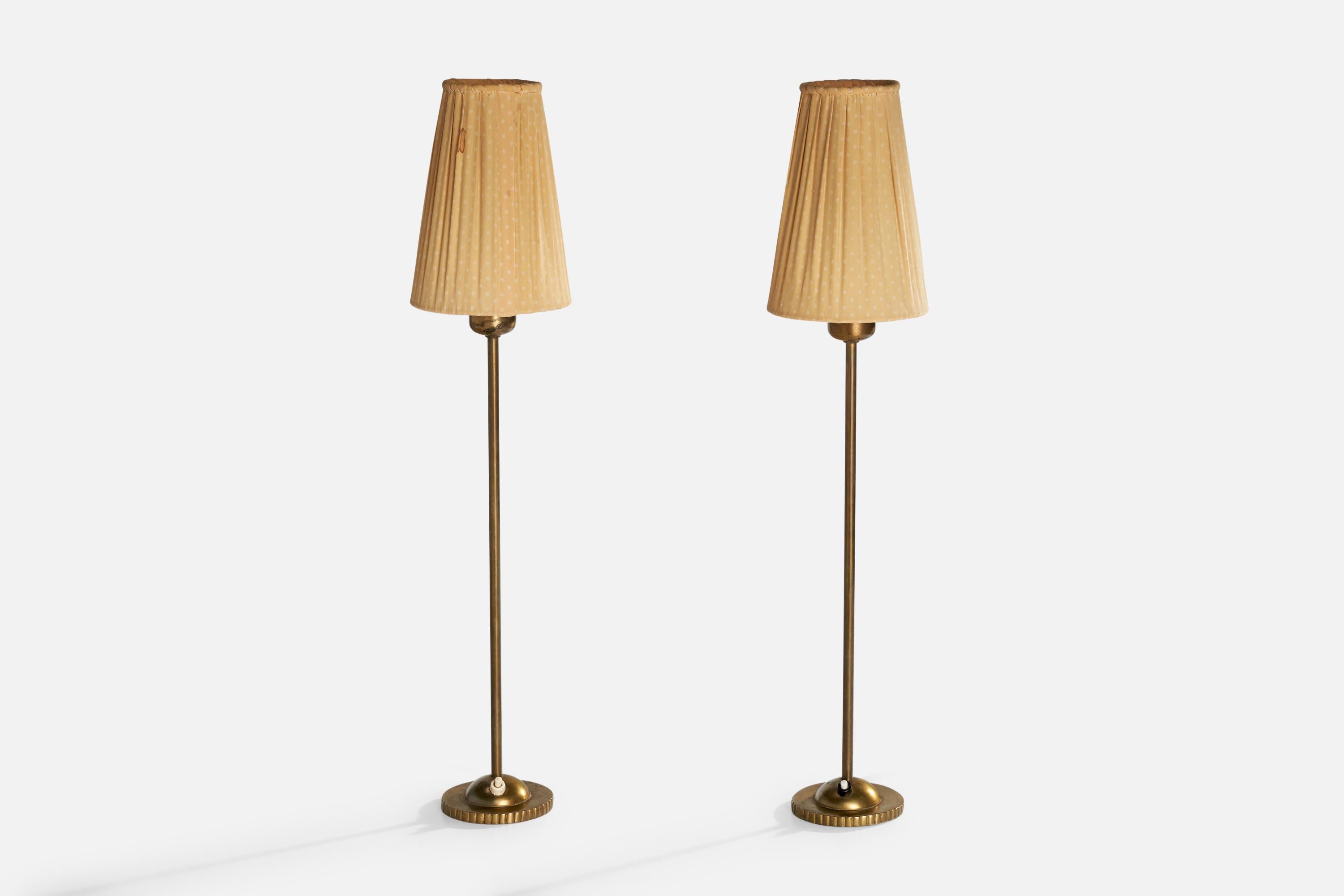 Suédois Designer suédois, Lampes de Table, Laiton, Tissu, Suède, Années 1940 en vente