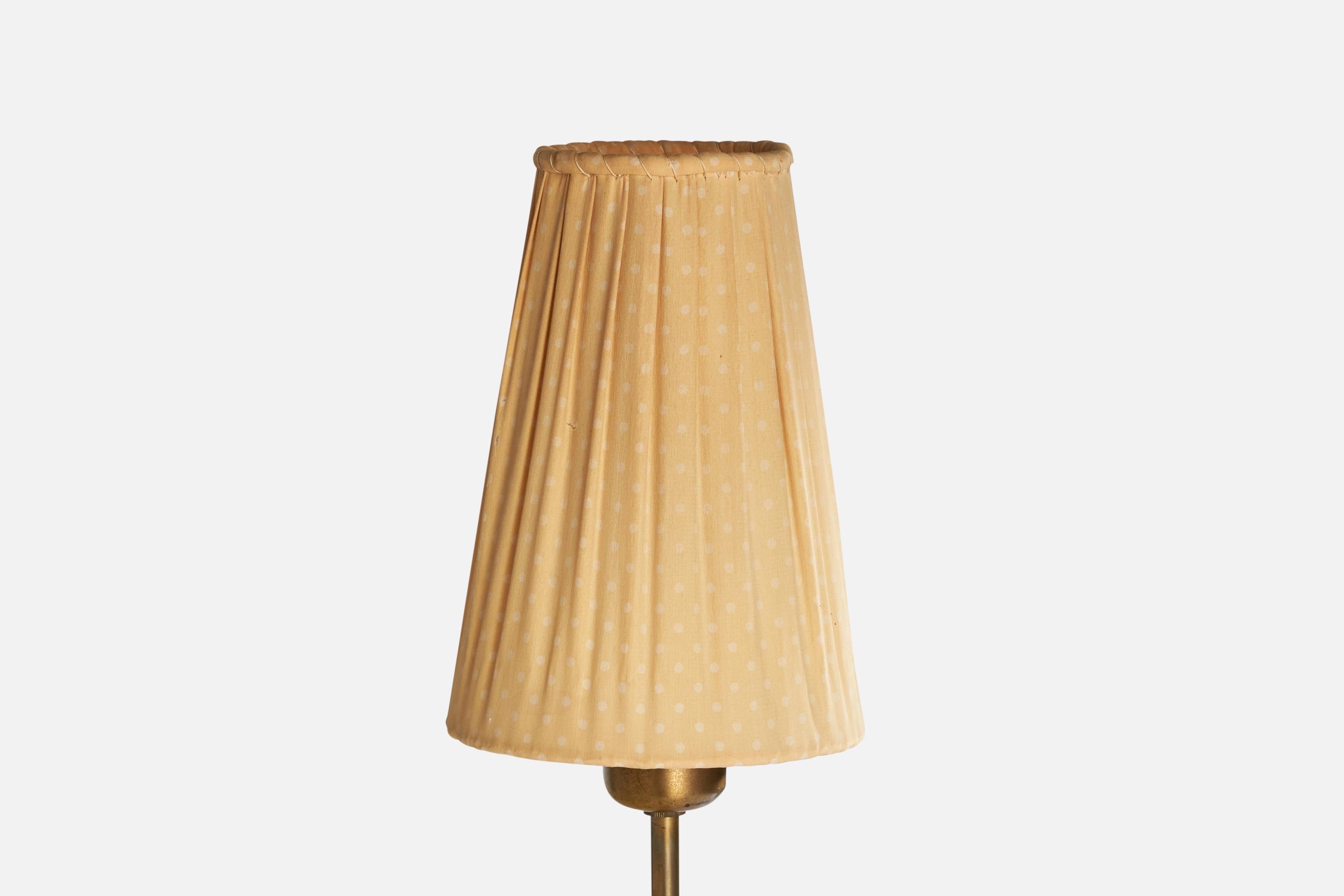 Milieu du XXe siècle Designer suédois, Lampes de Table, Laiton, Tissu, Suède, Années 1940 en vente