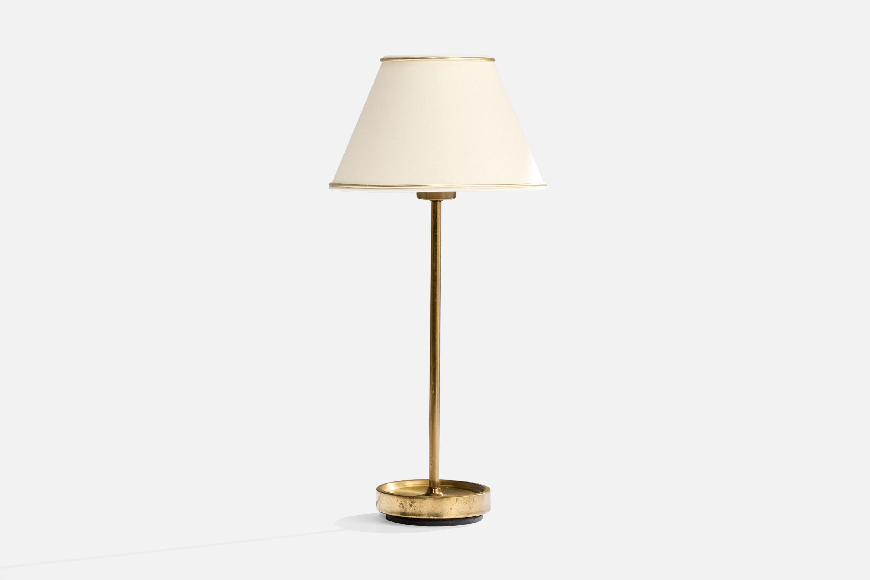 Diseñador sueco, Lámparas de mesa, latón, tela, Suecia, años 50 Sueco en venta