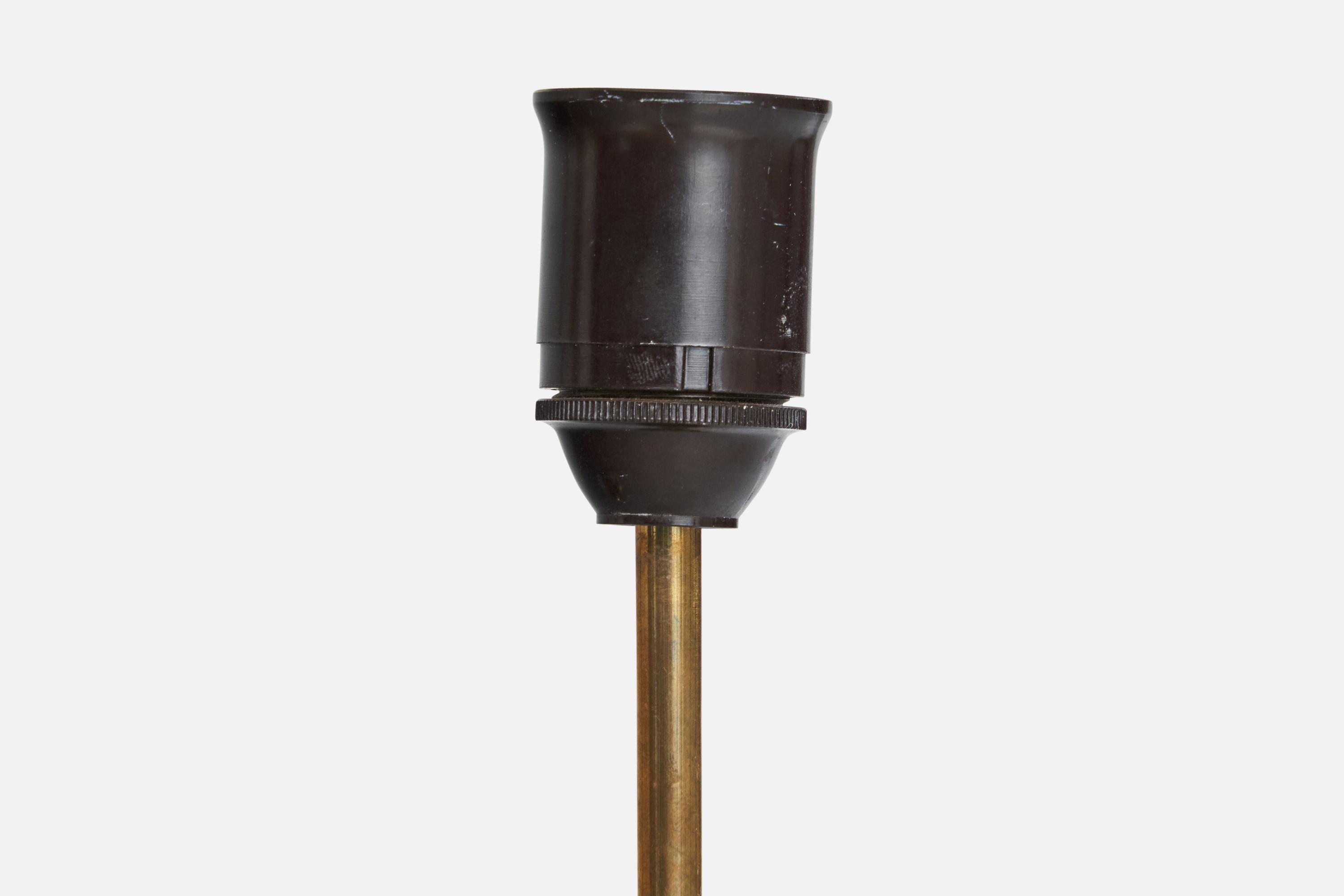 Milieu du XXe siècle Designer suédois, lampes de table, laiton, tissu, Suède, années 1950 en vente