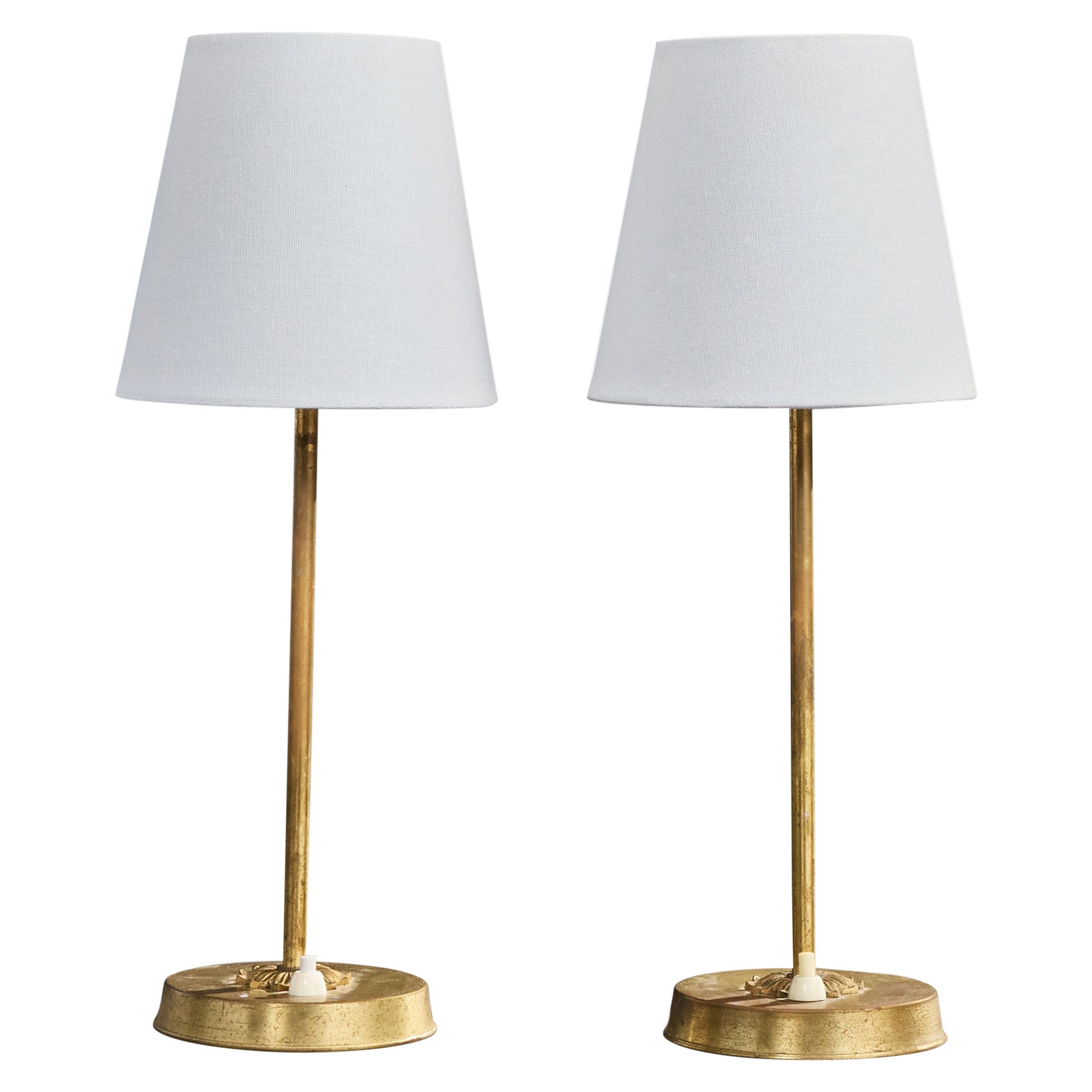 Designer suédois, lampes de table, laiton, tissu, Suède, années 1950