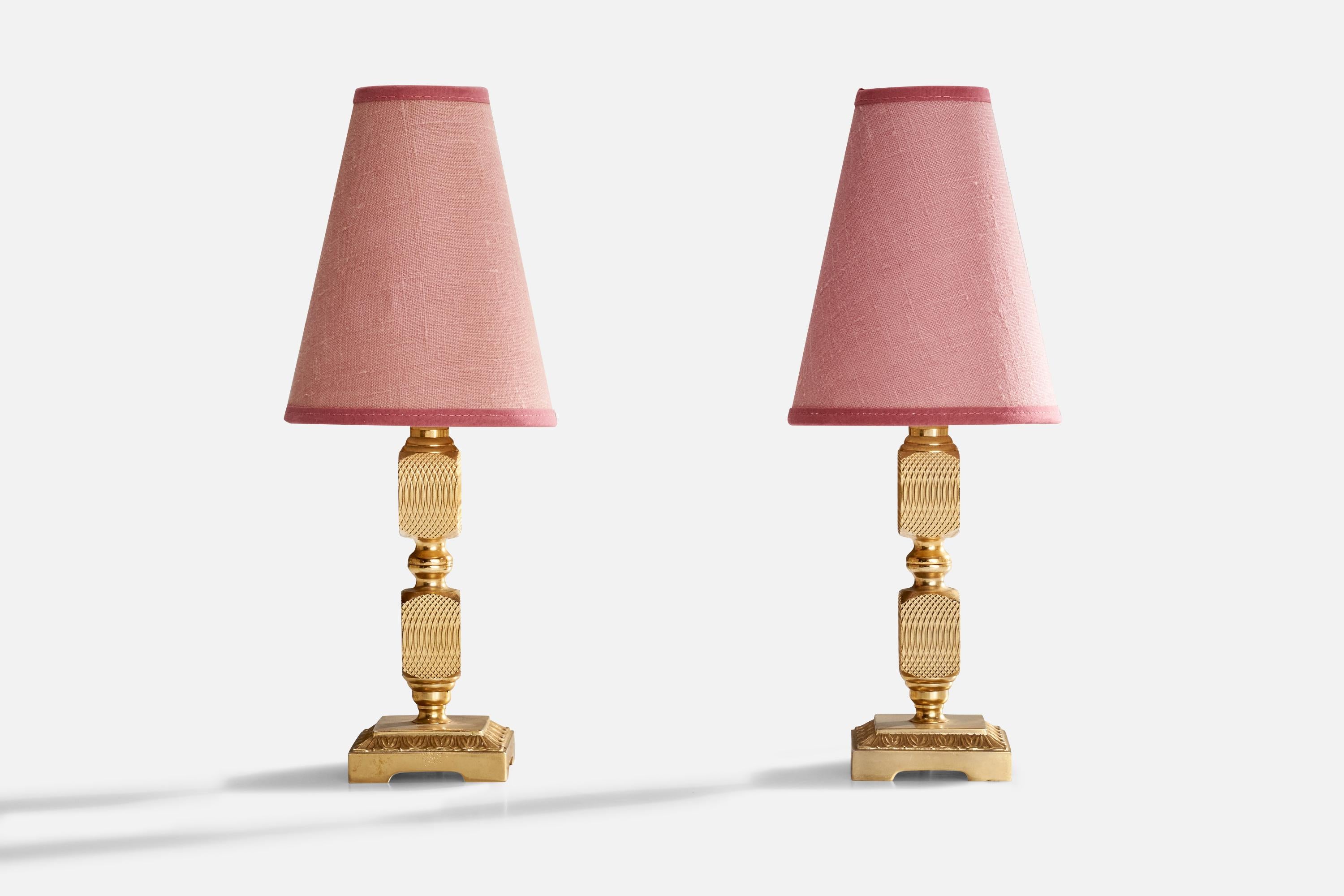 Suédois Designer suédois, Lampes de Table, Laiton, Tissu, Suède, Années 1960 en vente