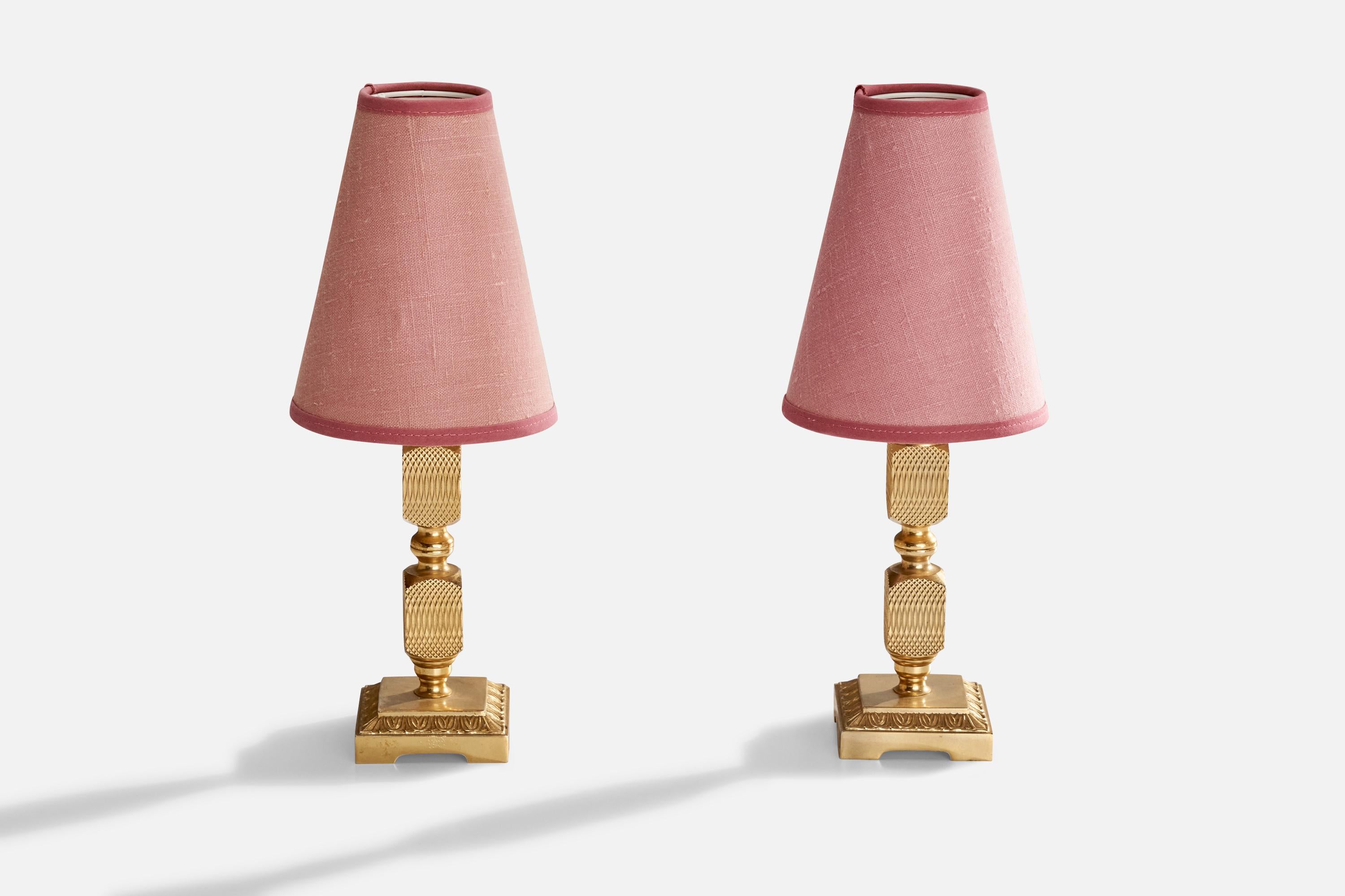 Designer suédois, Lampes de Table, Laiton, Tissu, Suède, Années 1960 Bon état - En vente à High Point, NC
