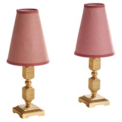Designer svedese, lampade da tavolo, ottone, tessuto, Svezia, anni '1960