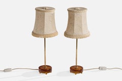 Designer suédois, lampes de table, laiton, verre, tissu, Suède, années 1950
