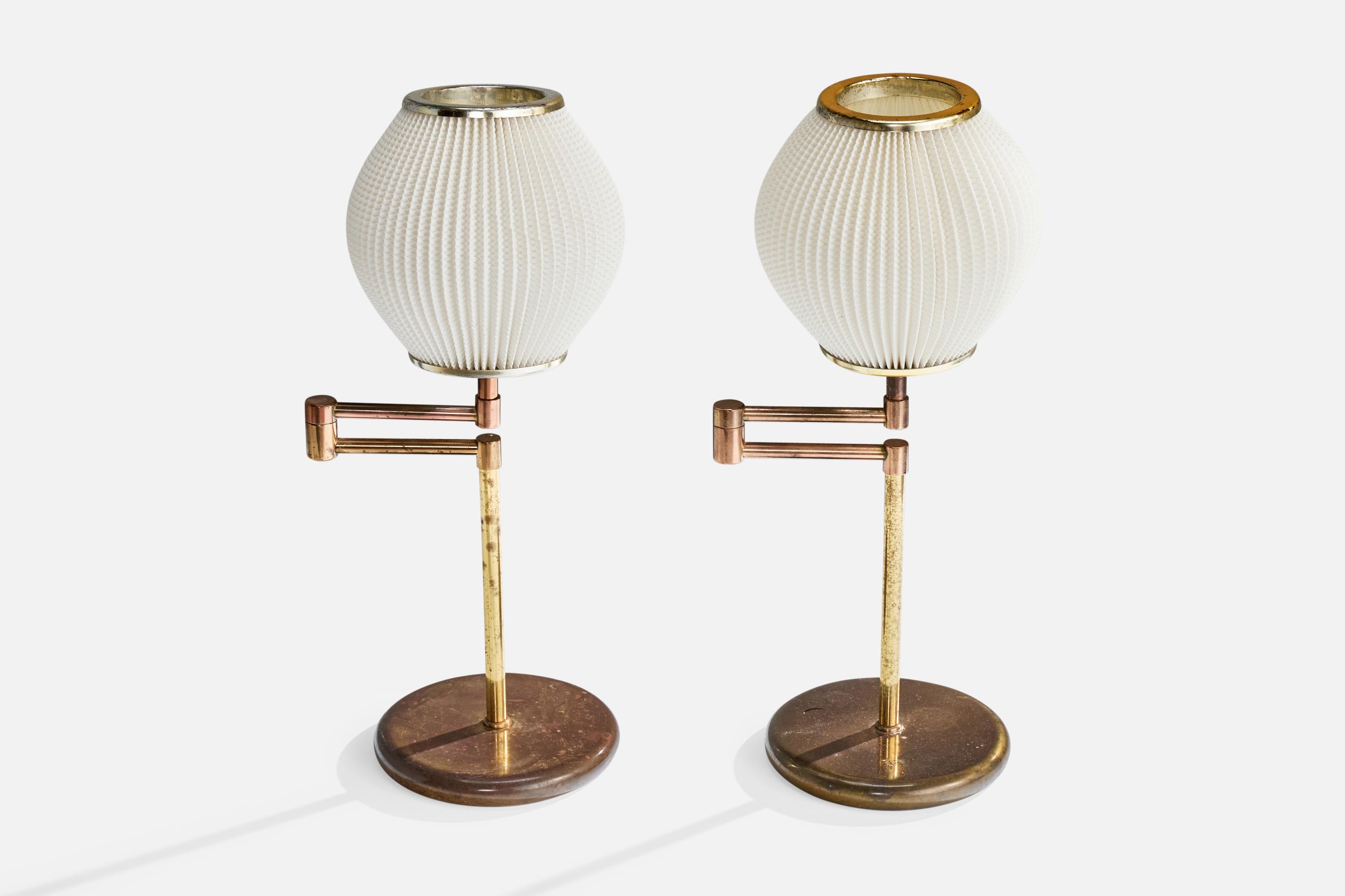 Svedese Designer svedese, lampade da tavolo, ottone, plastica, Svezia, anni '80 in vendita