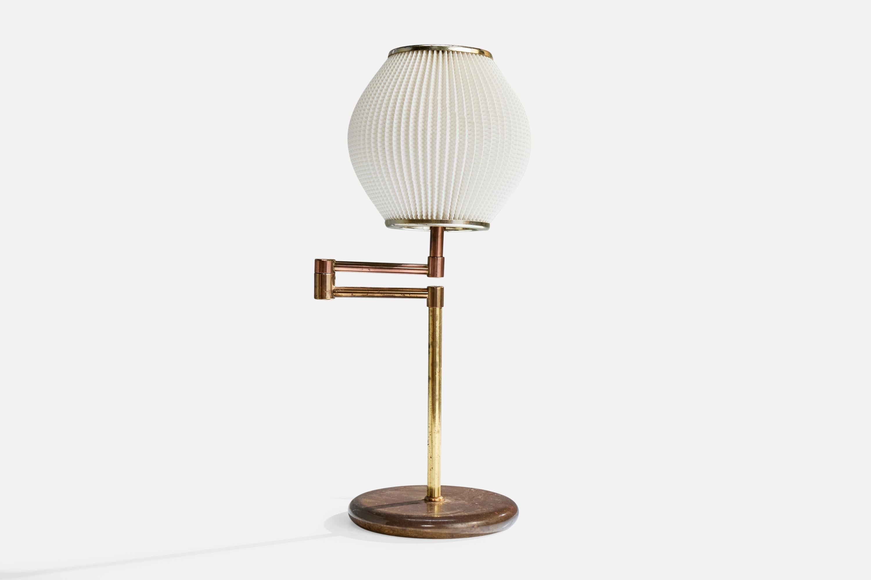 Designer svedese, lampade da tavolo, ottone, plastica, Svezia, anni '80 In condizioni buone in vendita a High Point, NC