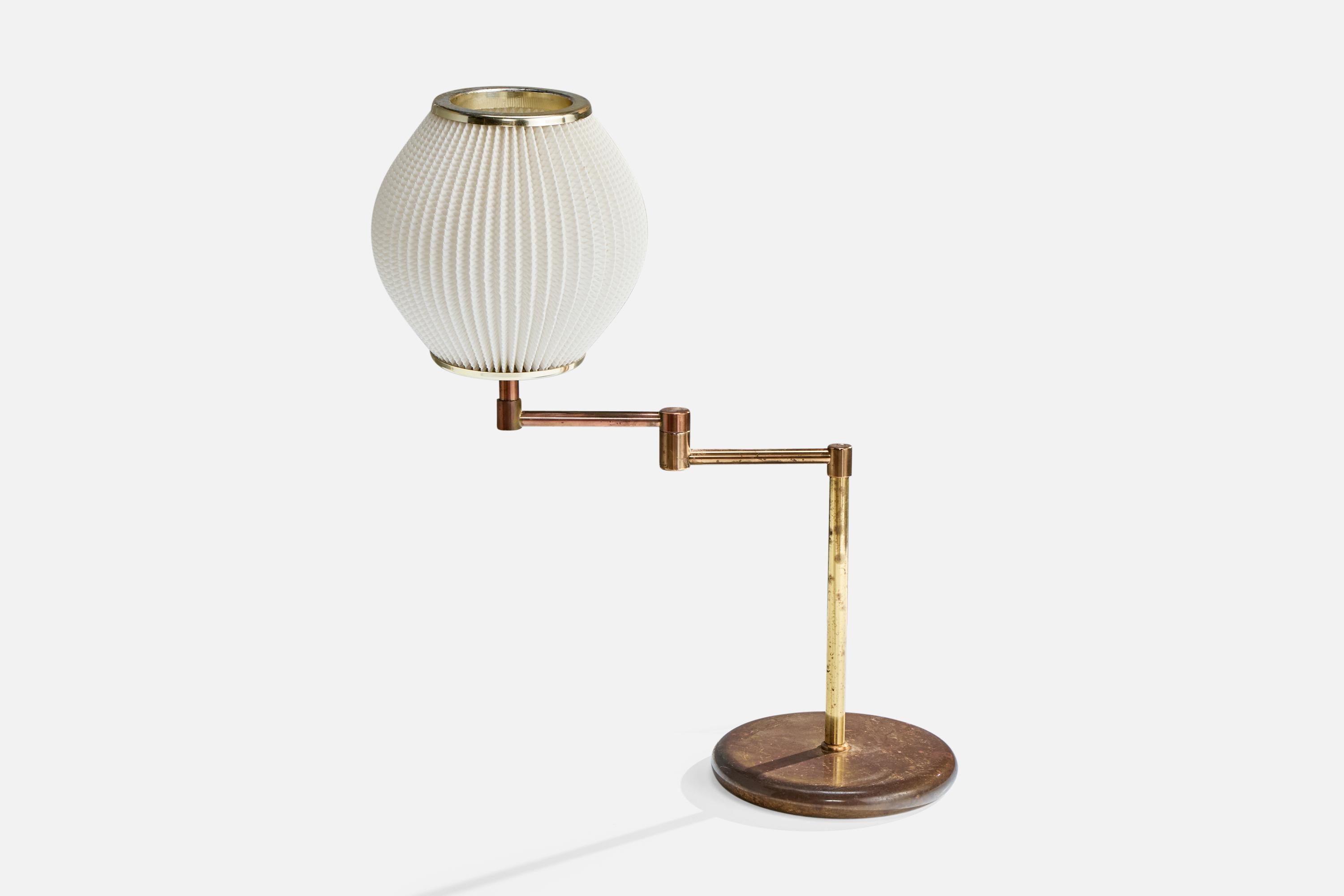Fine XX secolo Designer svedese, lampade da tavolo, ottone, plastica, Svezia, anni '80 in vendita