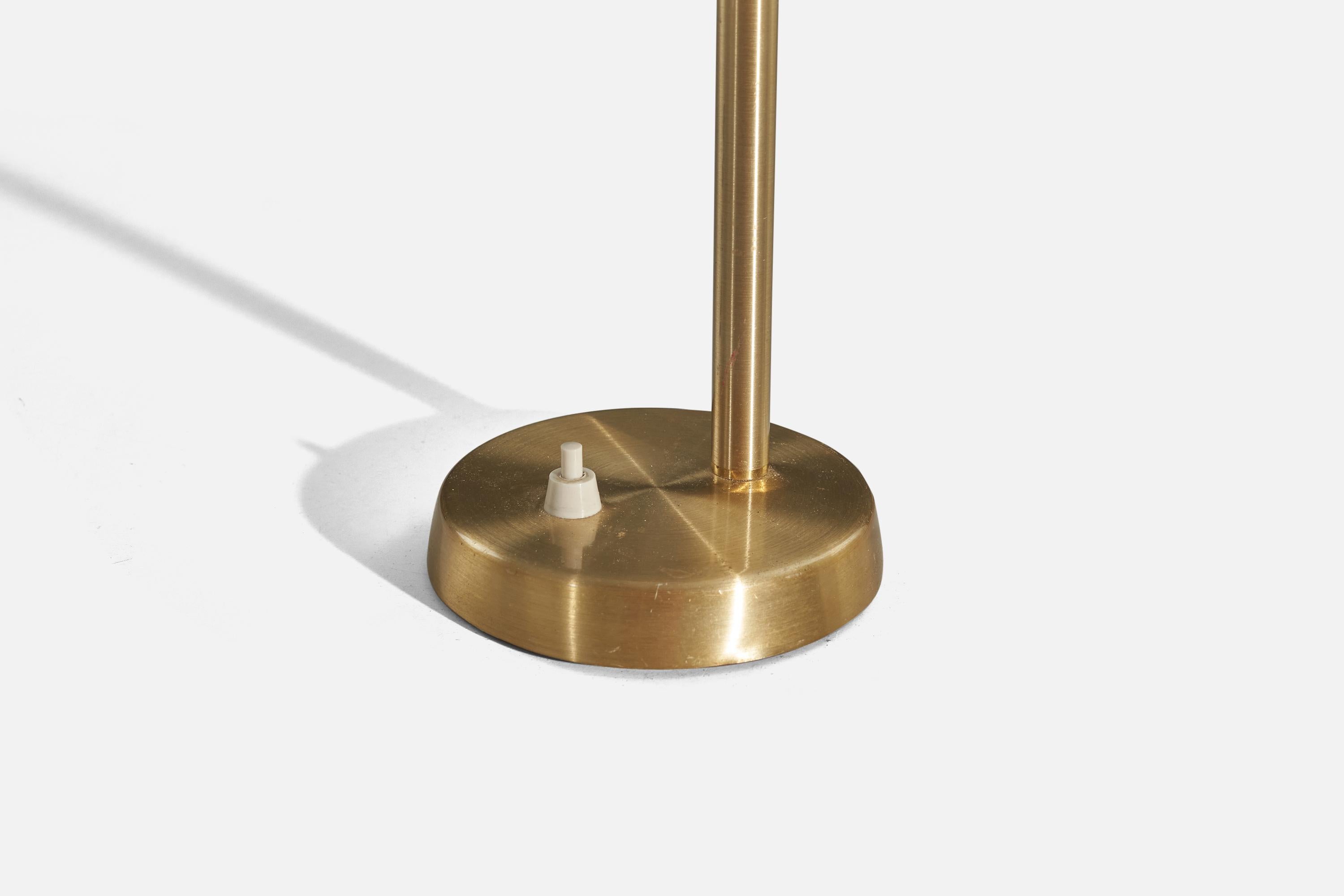 Milieu du XXe siècle Designer suédois, lampes de bureau, laiton, Suède, vers les années 1960 en vente