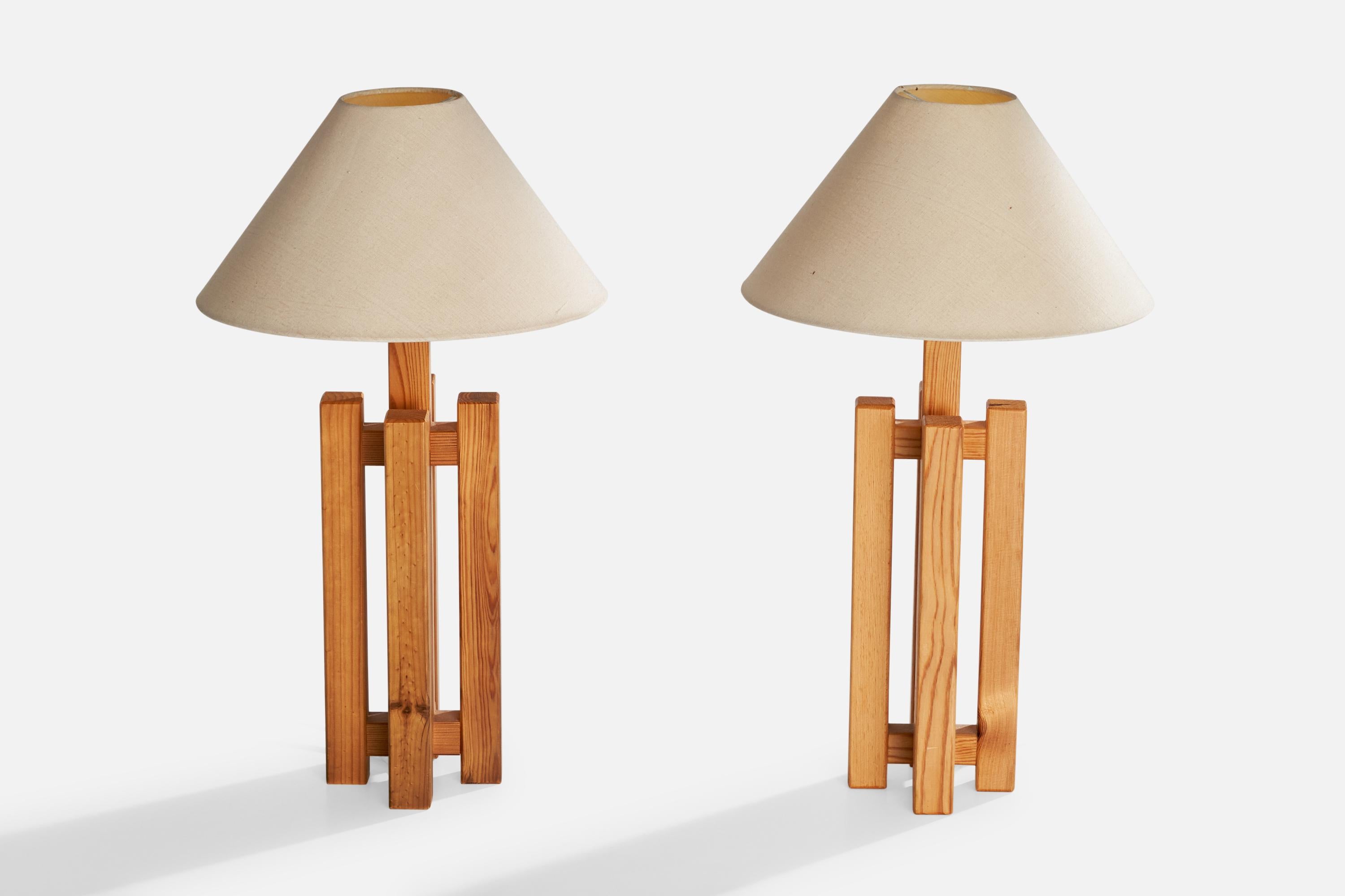 Scandinave moderne Designer suédois, lampes de table, pin, tissu, Suède, 1970 en vente