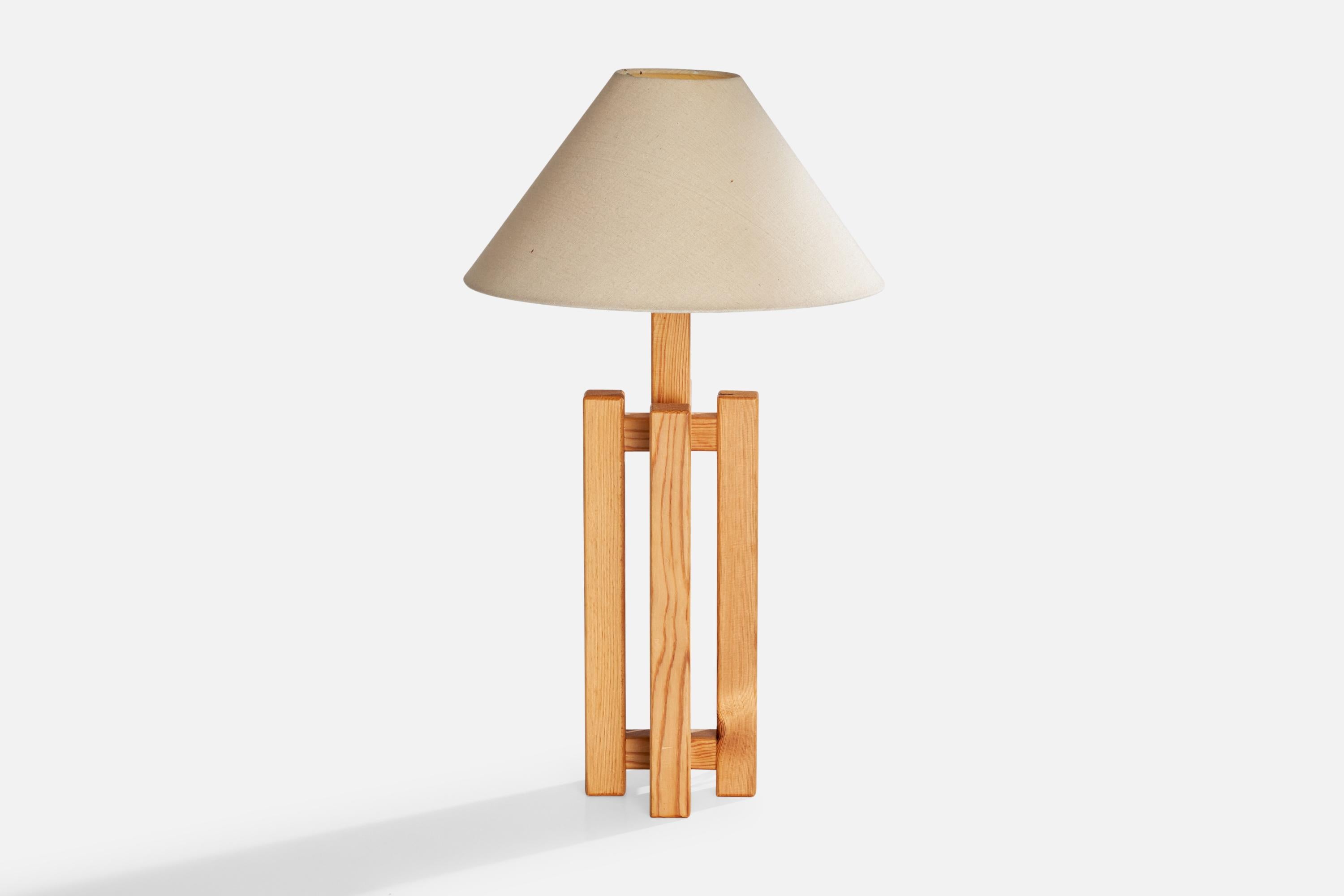 Suédois Designer suédois, lampes de table, pin, tissu, Suède, 1970 en vente