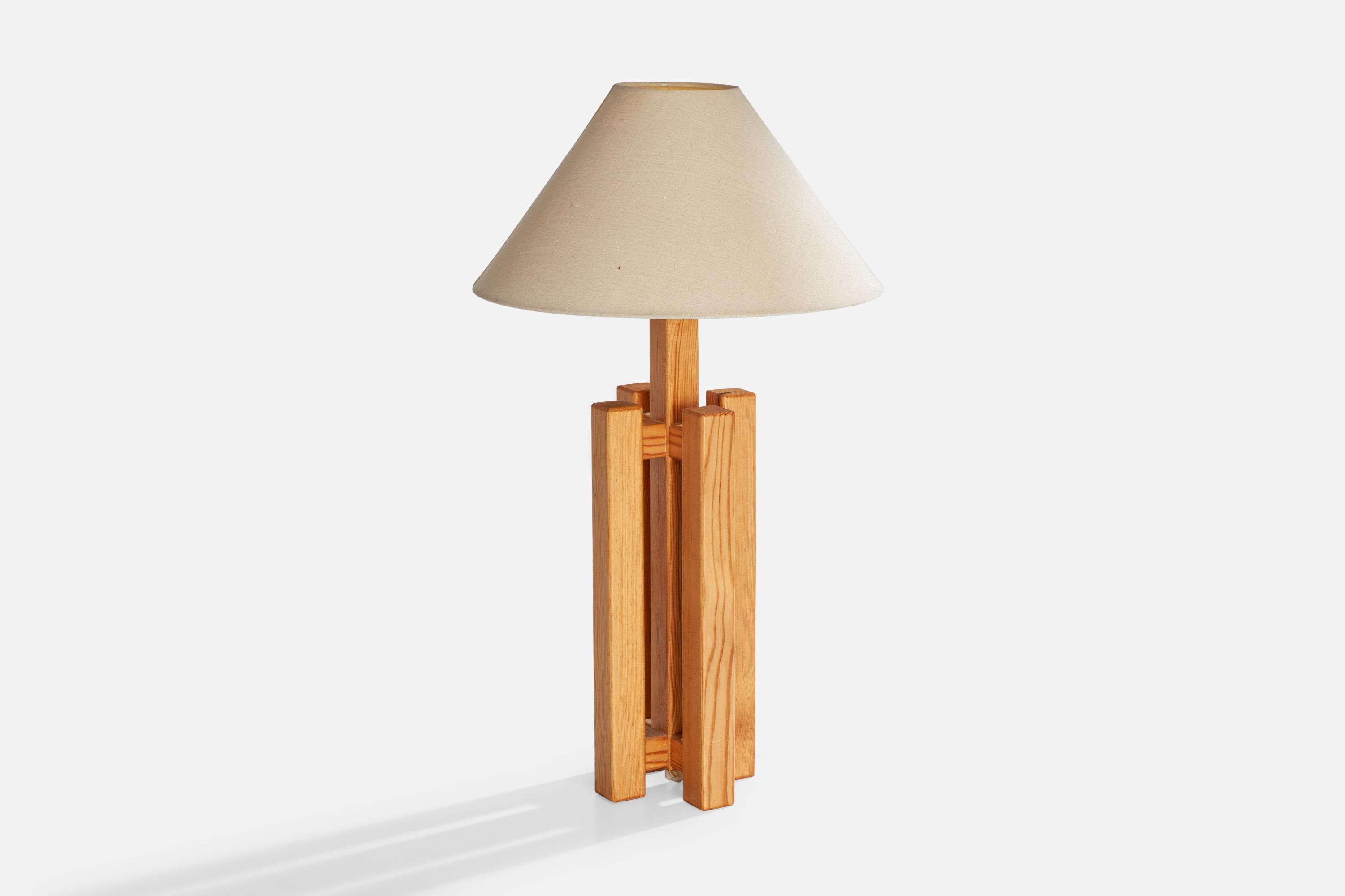 Designer suédois, lampes de table, pin, tissu, Suède, 1970 Bon état - En vente à High Point, NC
