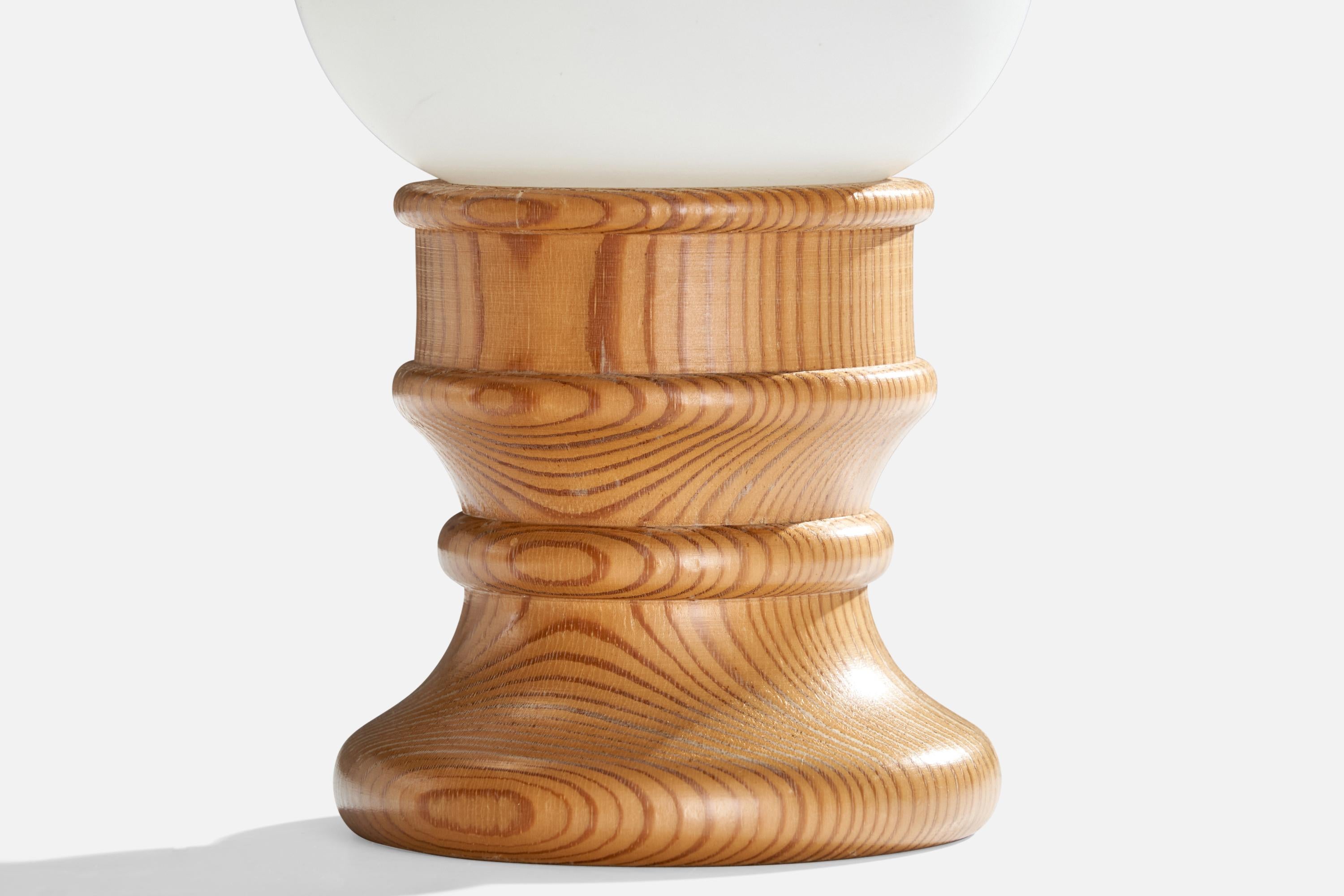 Diseñador sueco, lámparas de mesa, pino, cristal, Suecia, años 70 Vidrio en venta