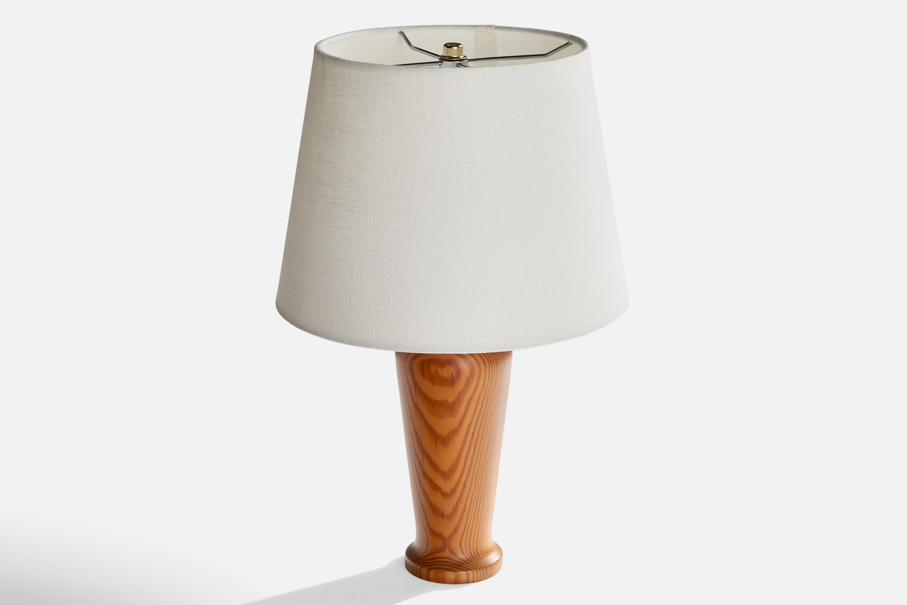 Créateur suédois, lampes de table, pin, Suède, années 1970 Bon état - En vente à High Point, NC