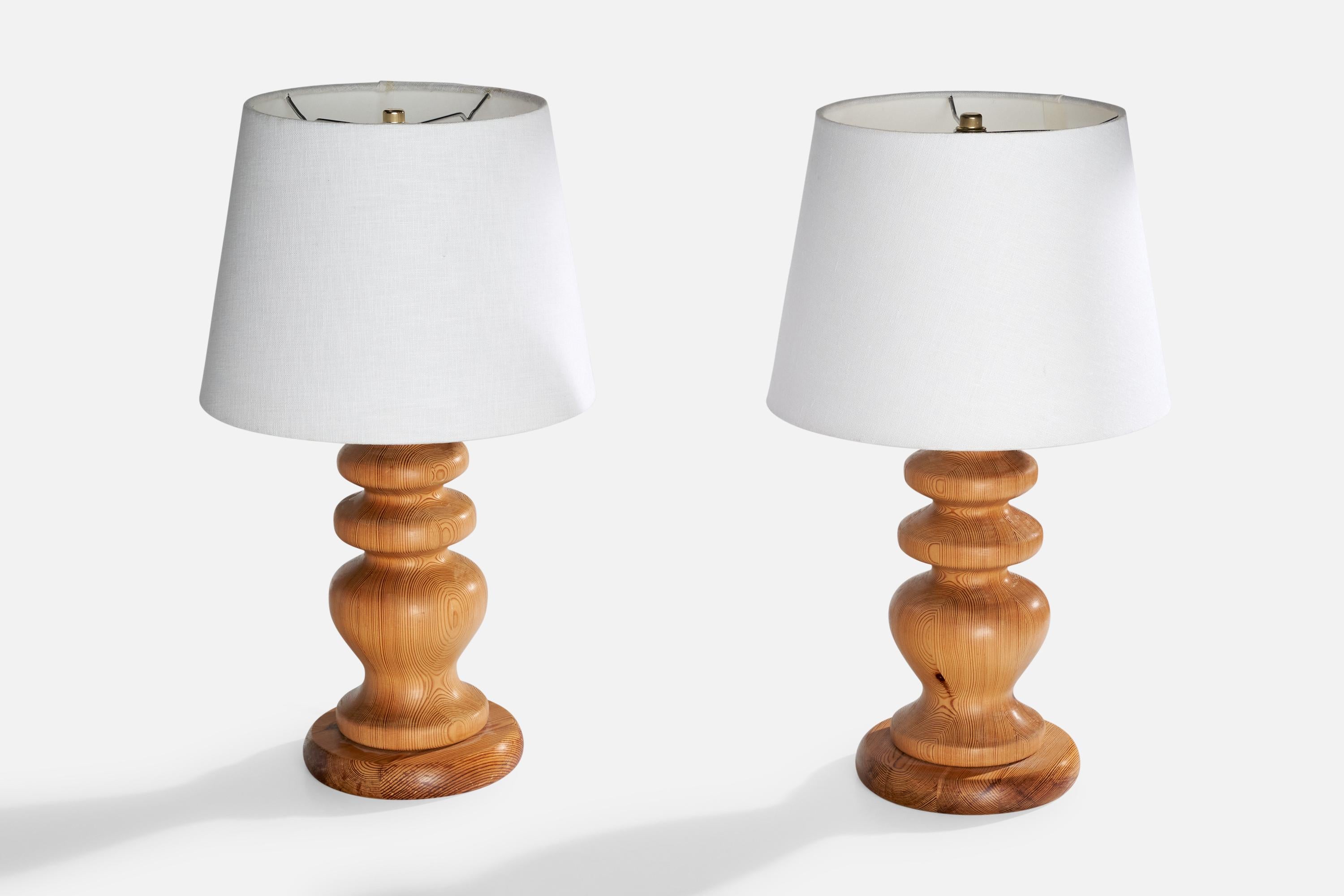 Créateur suédois, lampes de table, pin, Suède, années 1970 Bon état - En vente à High Point, NC