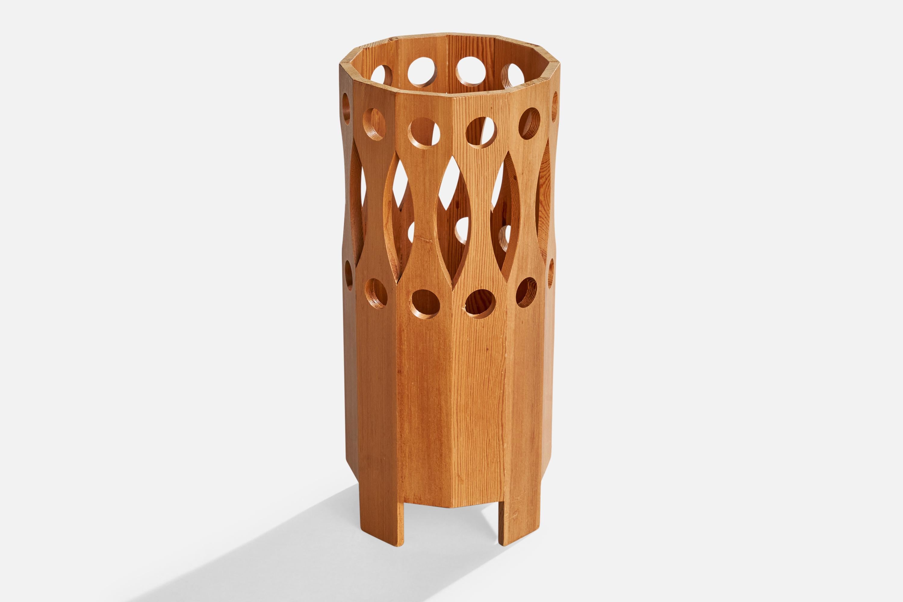 Créateur suédois, lampes de table, pin, Suède, années 1970 Bon état - En vente à High Point, NC