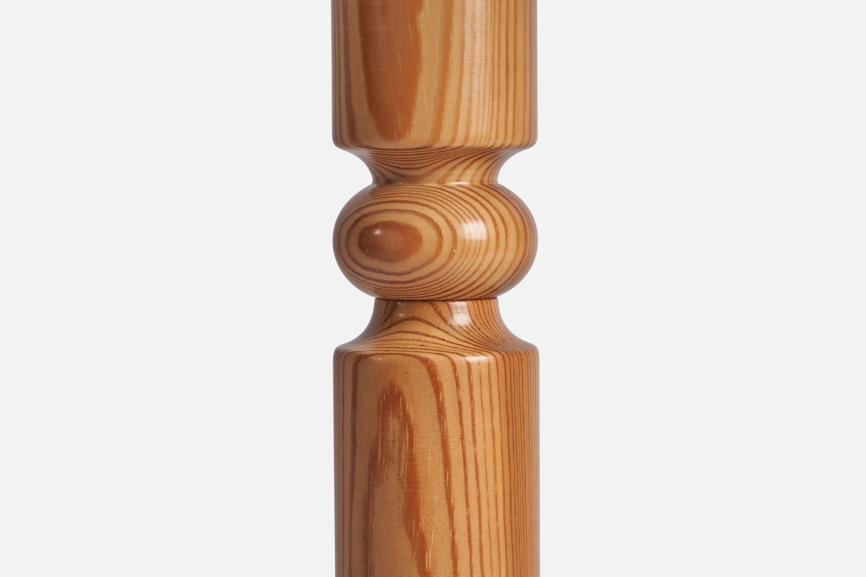 Créateur suédois, lampes de table, pin, Suède, années 1970 Bon état - En vente à High Point, NC