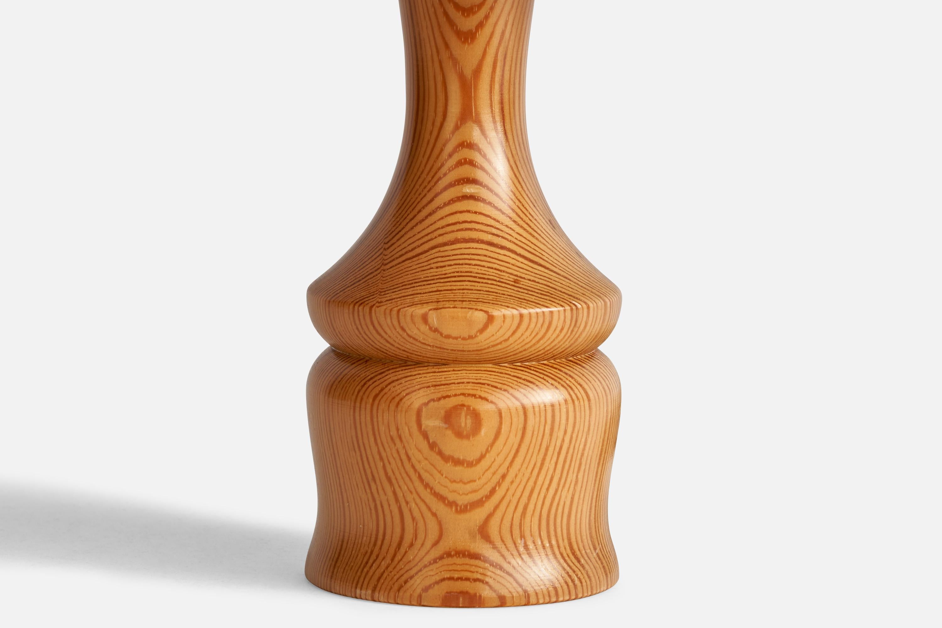 Créateur suédois, lampes de table, pin, Suède, années 1970 Bon état - En vente à High Point, NC