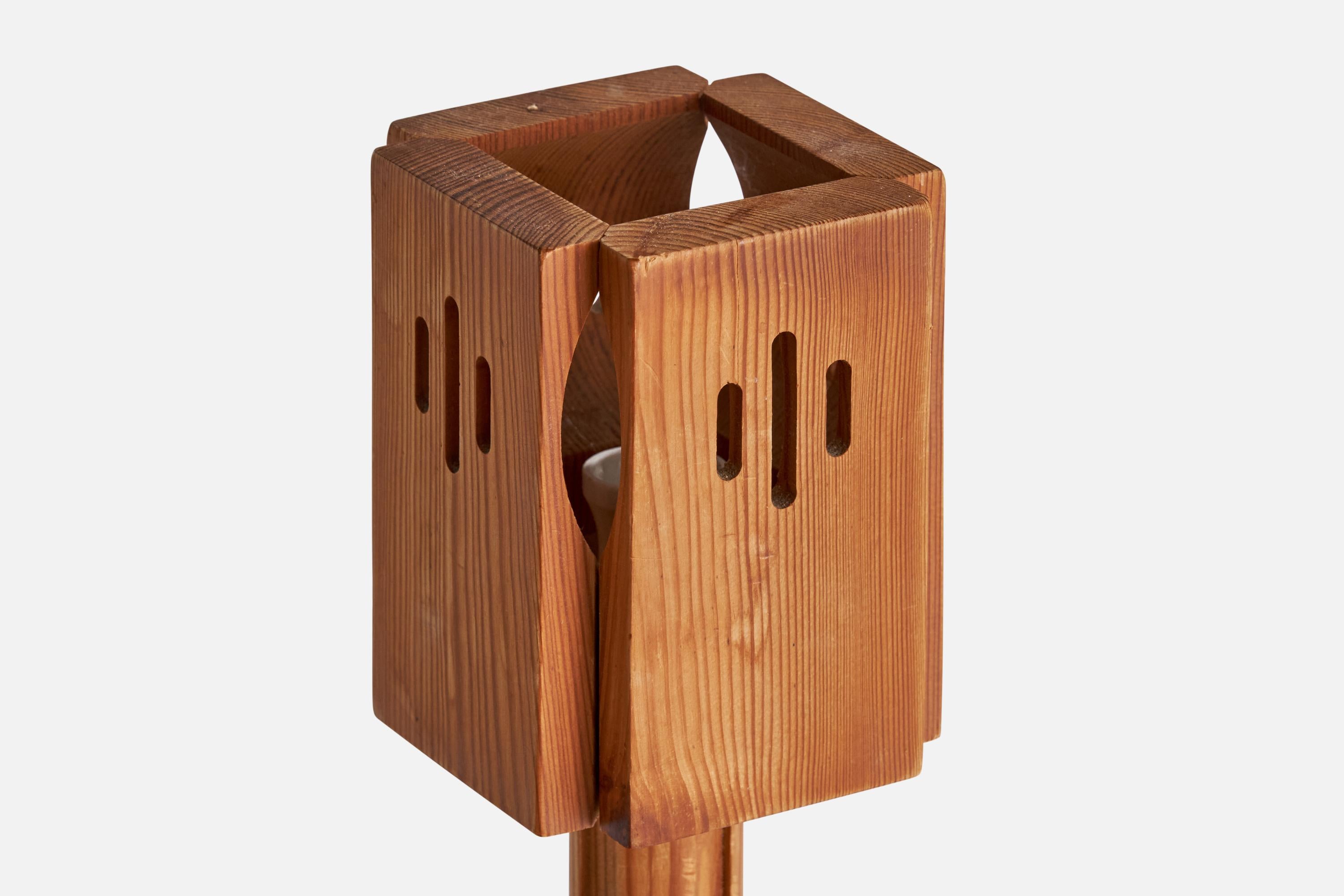 Pin Créateur suédois, lampes de table, pin, Suède, années 1970 en vente