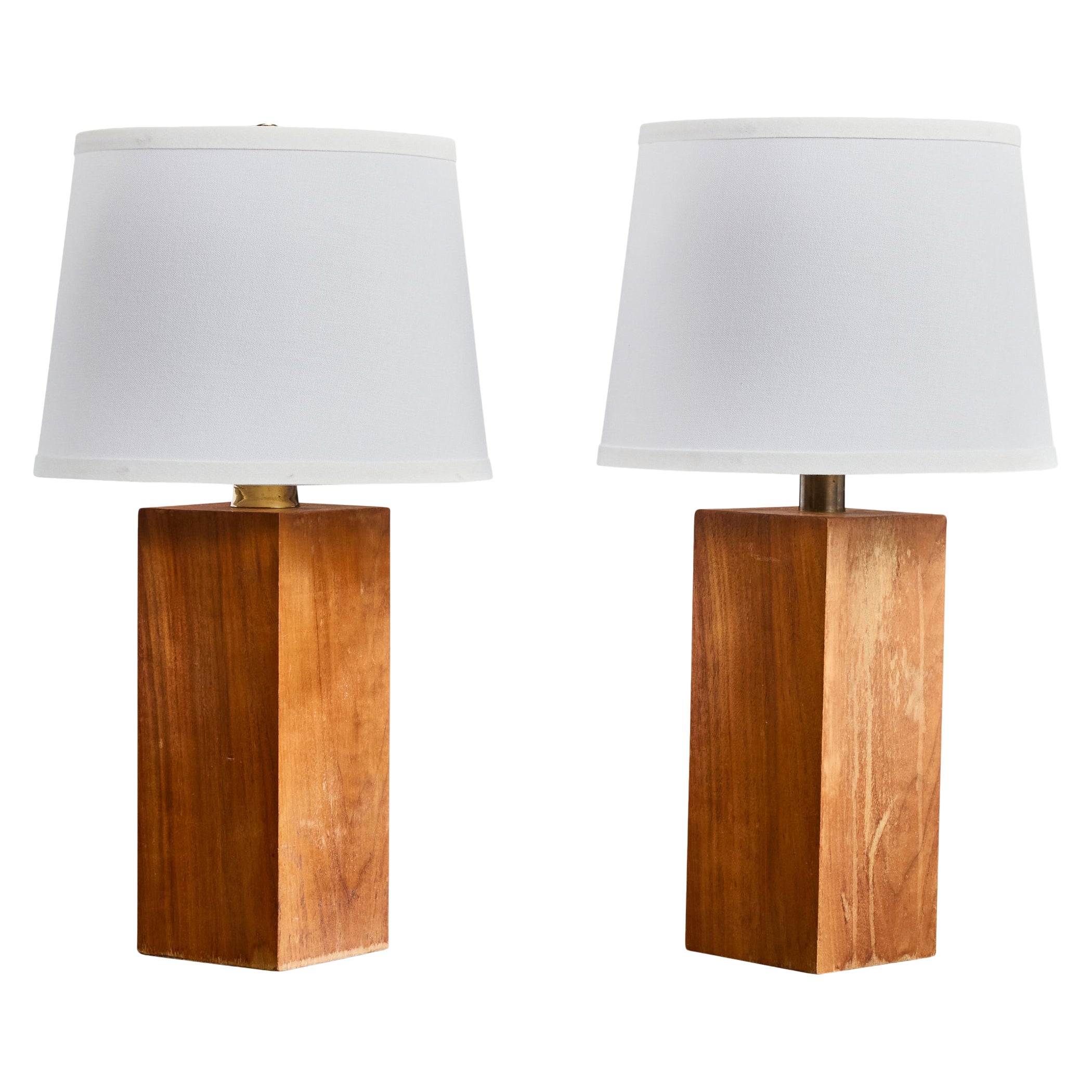 Diseñador sueco, Lámparas de mesa, teca, latón, Suecia, años 50