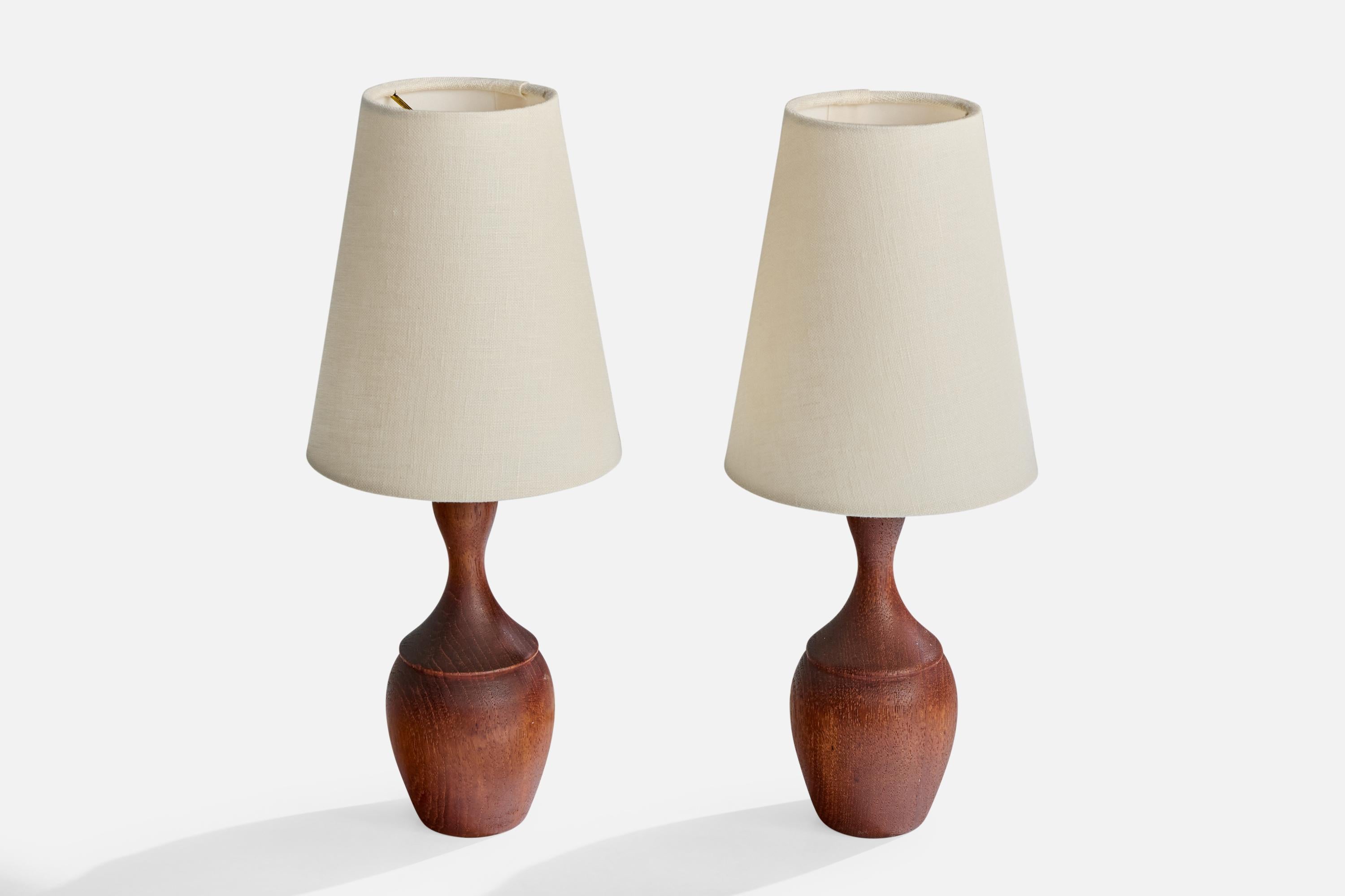 Diseñador sueco, lámparas de mesa, teca, tela, Suecia, años 50 Moderno de mediados de siglo en venta
