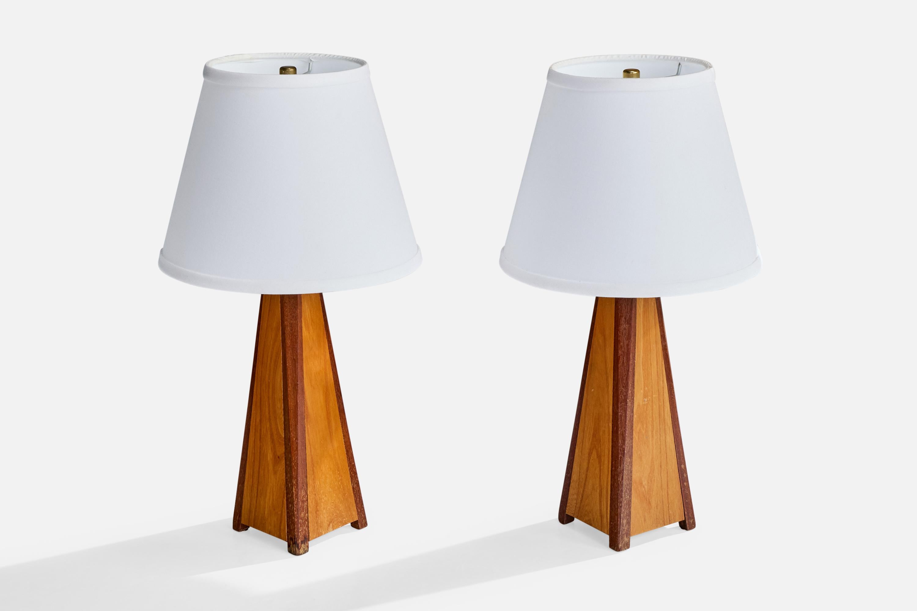 Diseñador sueco, lámparas de mesa, teca, roble, Suecia, años 50 Moderno de mediados de siglo en venta