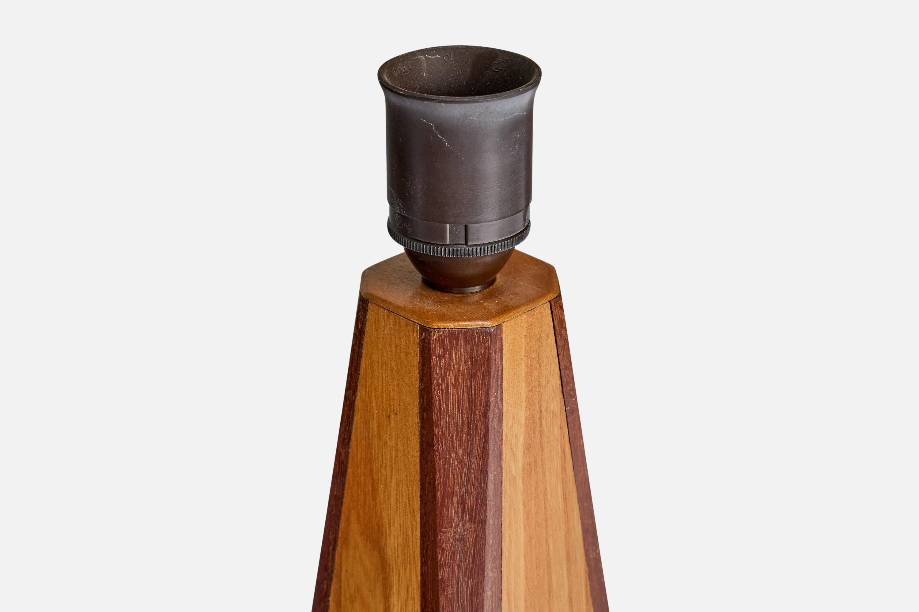 Diseñador sueco, lámparas de mesa, teca, roble, Suecia, años 50 en Bueno estado para la venta en High Point, NC