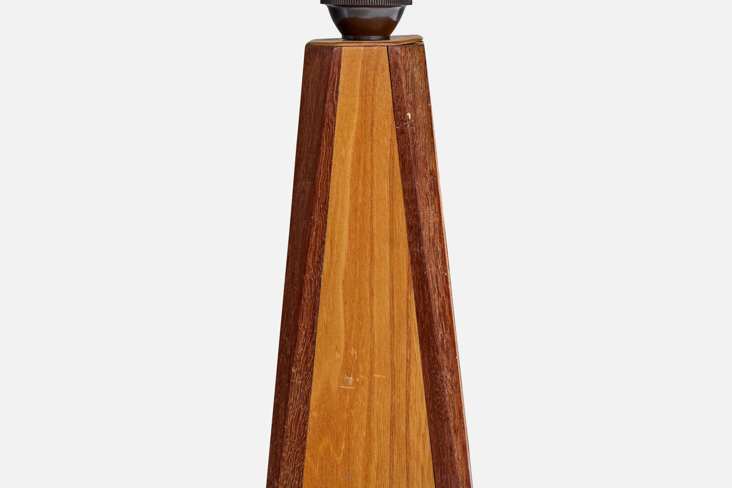 Diseñador sueco, lámparas de mesa, teca, roble, Suecia, años 50 Roble en venta