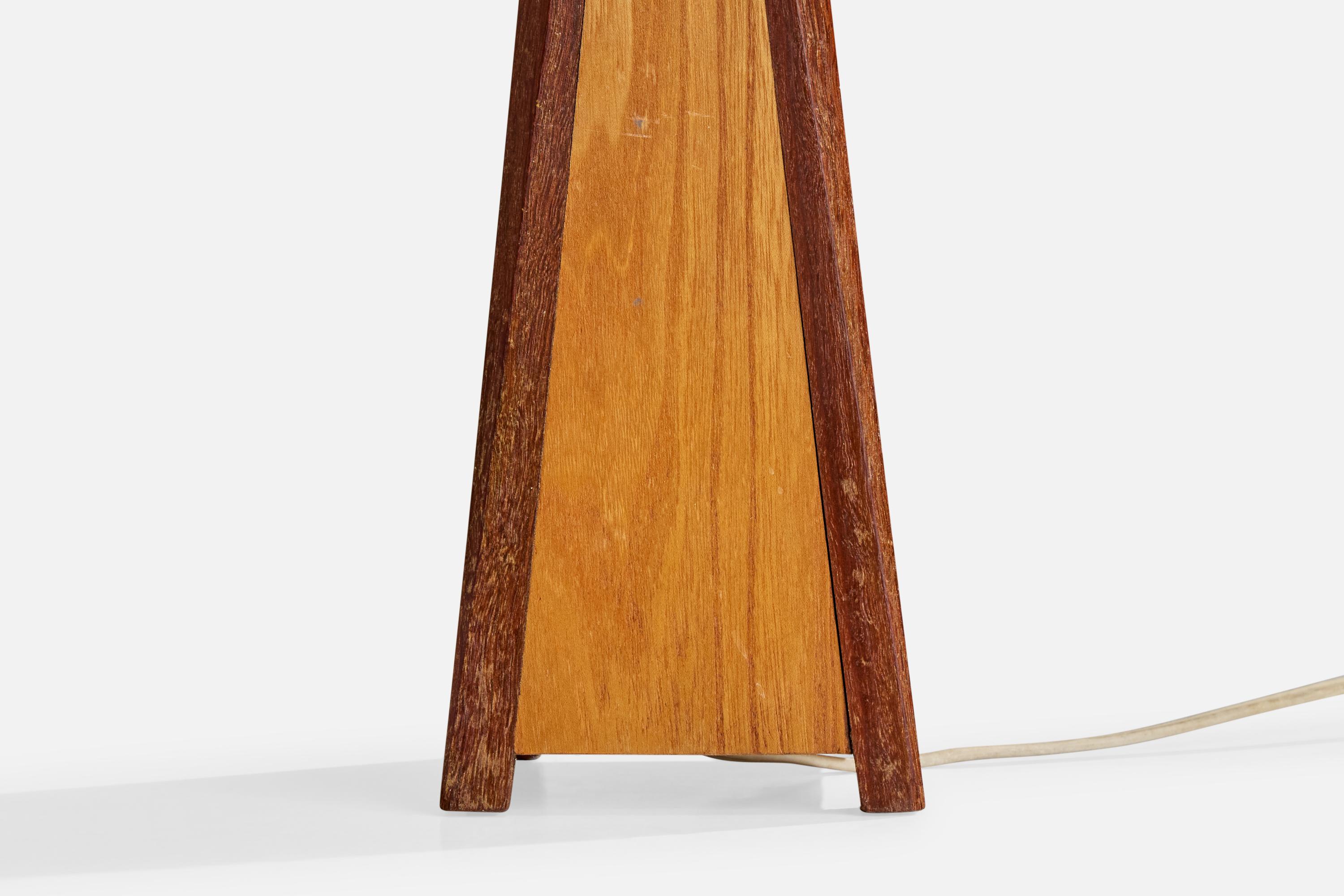 Diseñador sueco, lámparas de mesa, teca, roble, Suecia, años 50 en venta 1