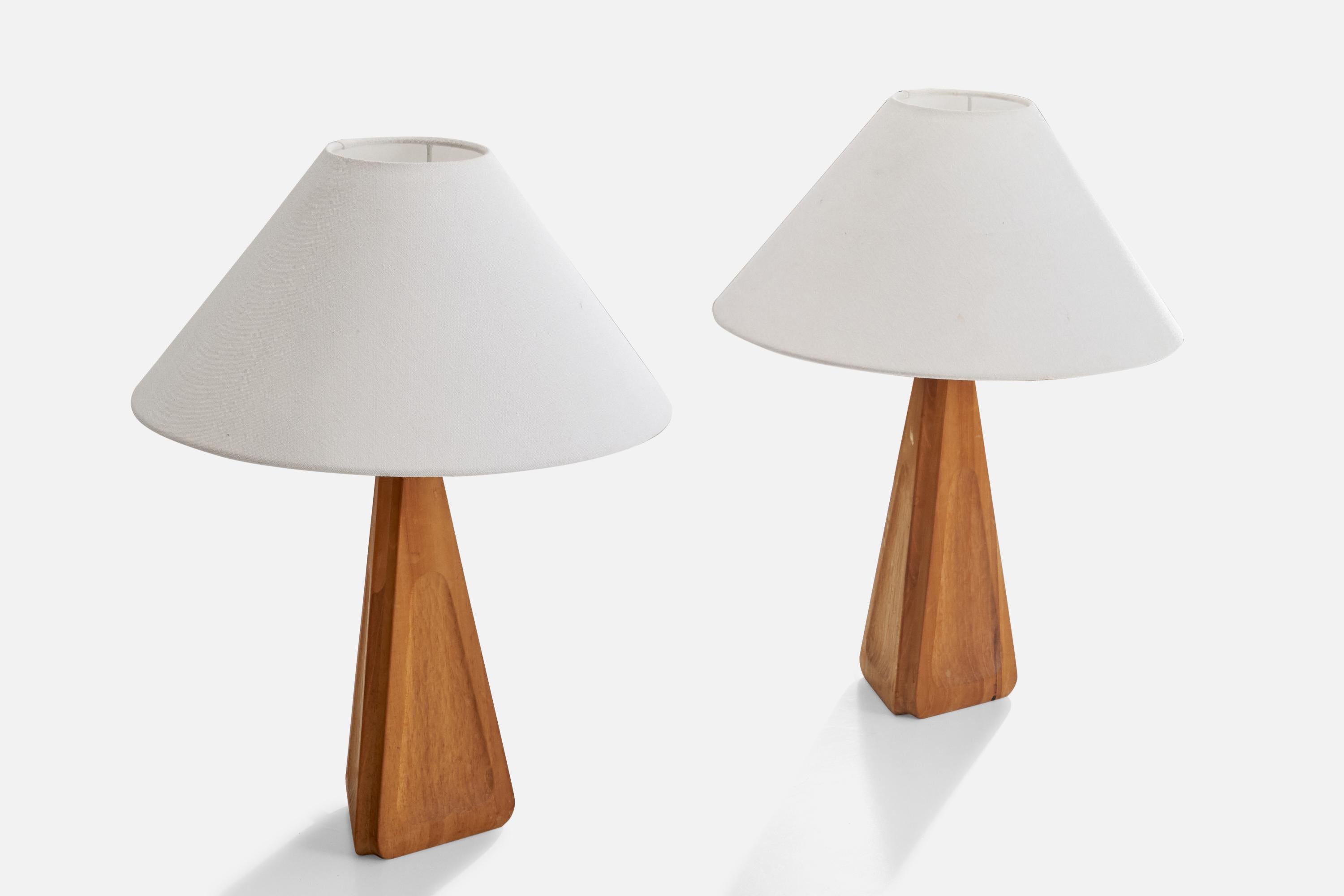 Fin du 20e siècle Designer suédois, lampes de bureau, bois, laiton, Suède, 1970 en vente