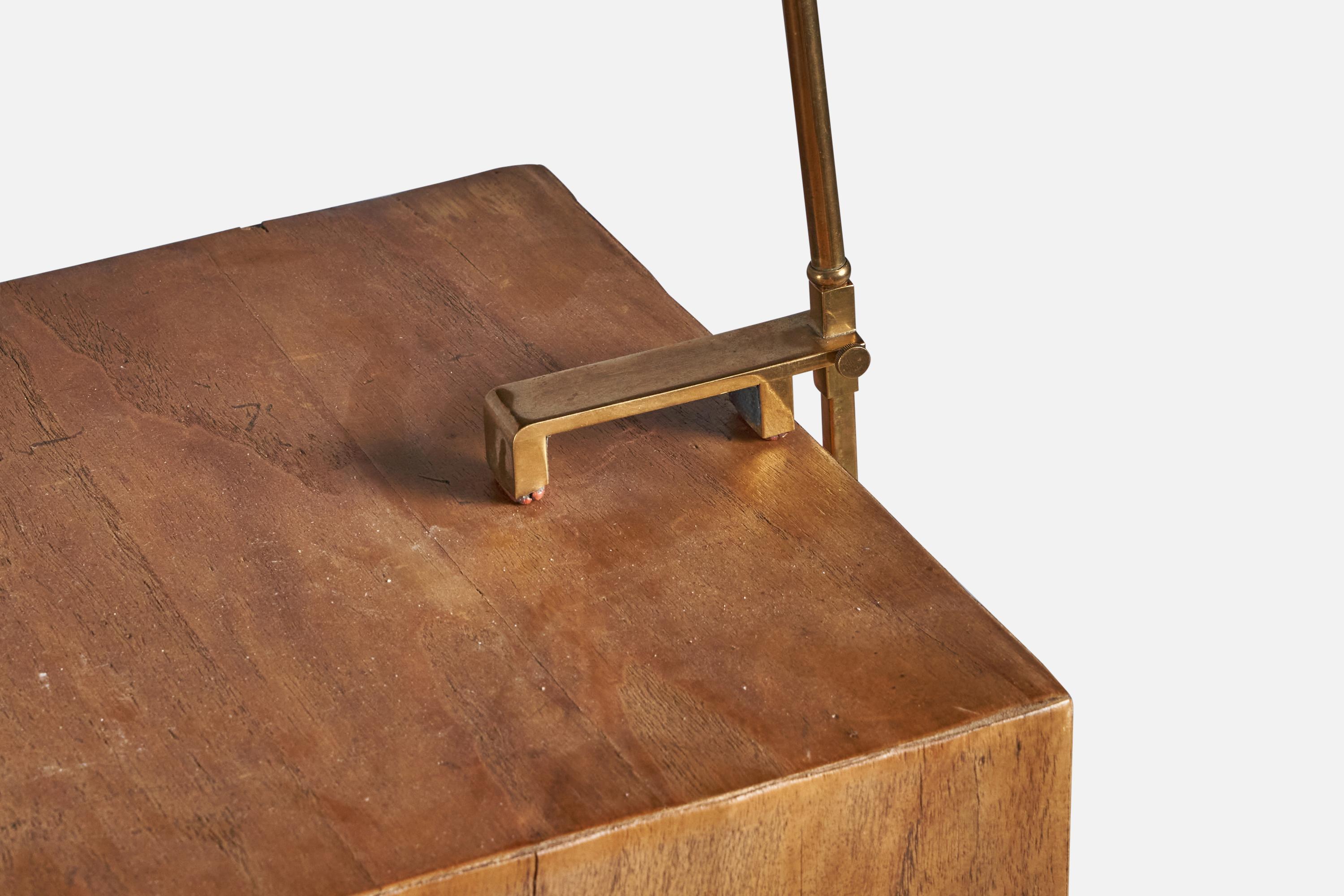 Milieu du XXe siècle Créateur suédois, lampe à Task Light, laiton, rotin, Suède, années 1940 en vente