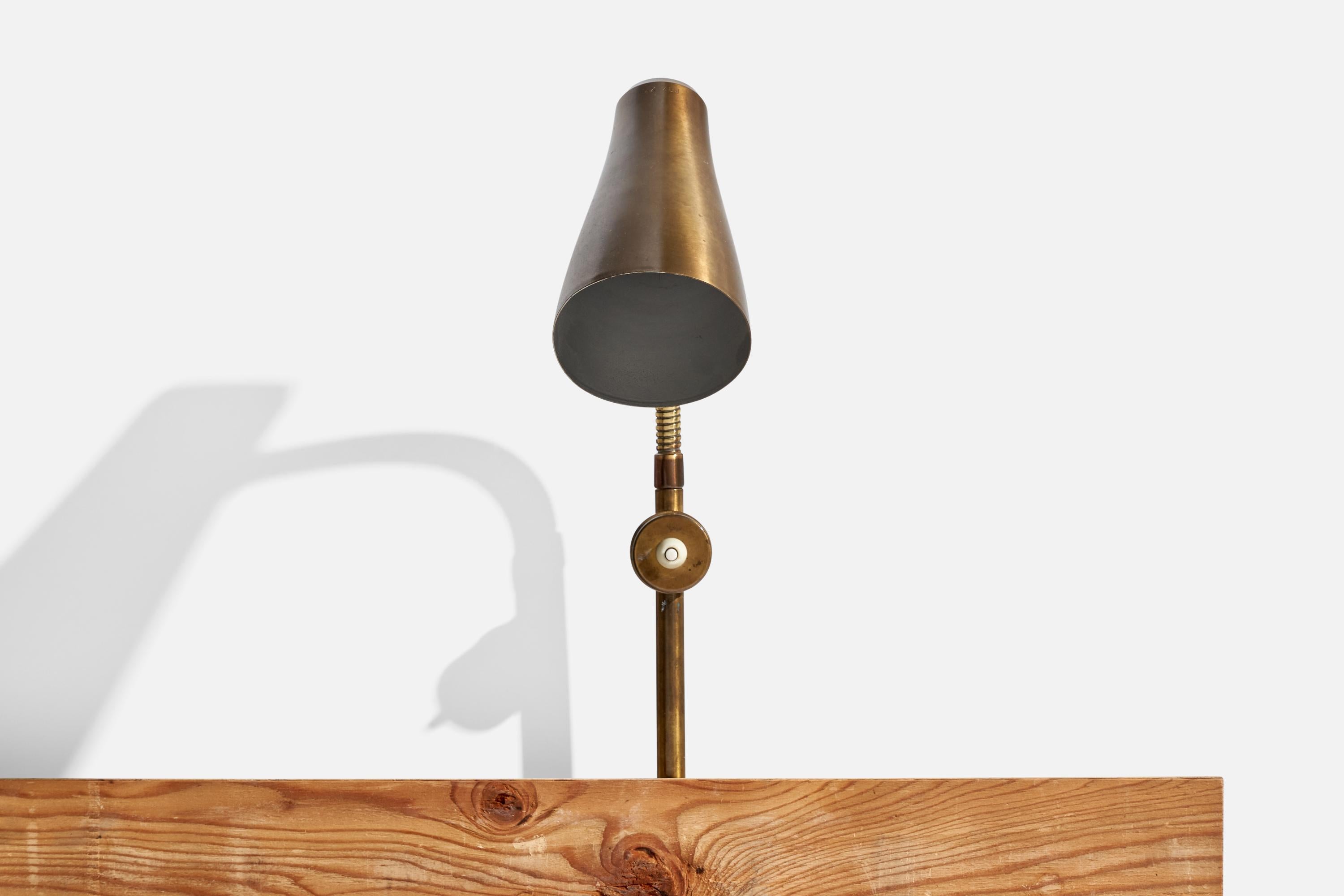 Scandinave moderne Designer suédois, Task Light, laiton, Suède, années 1940 en vente