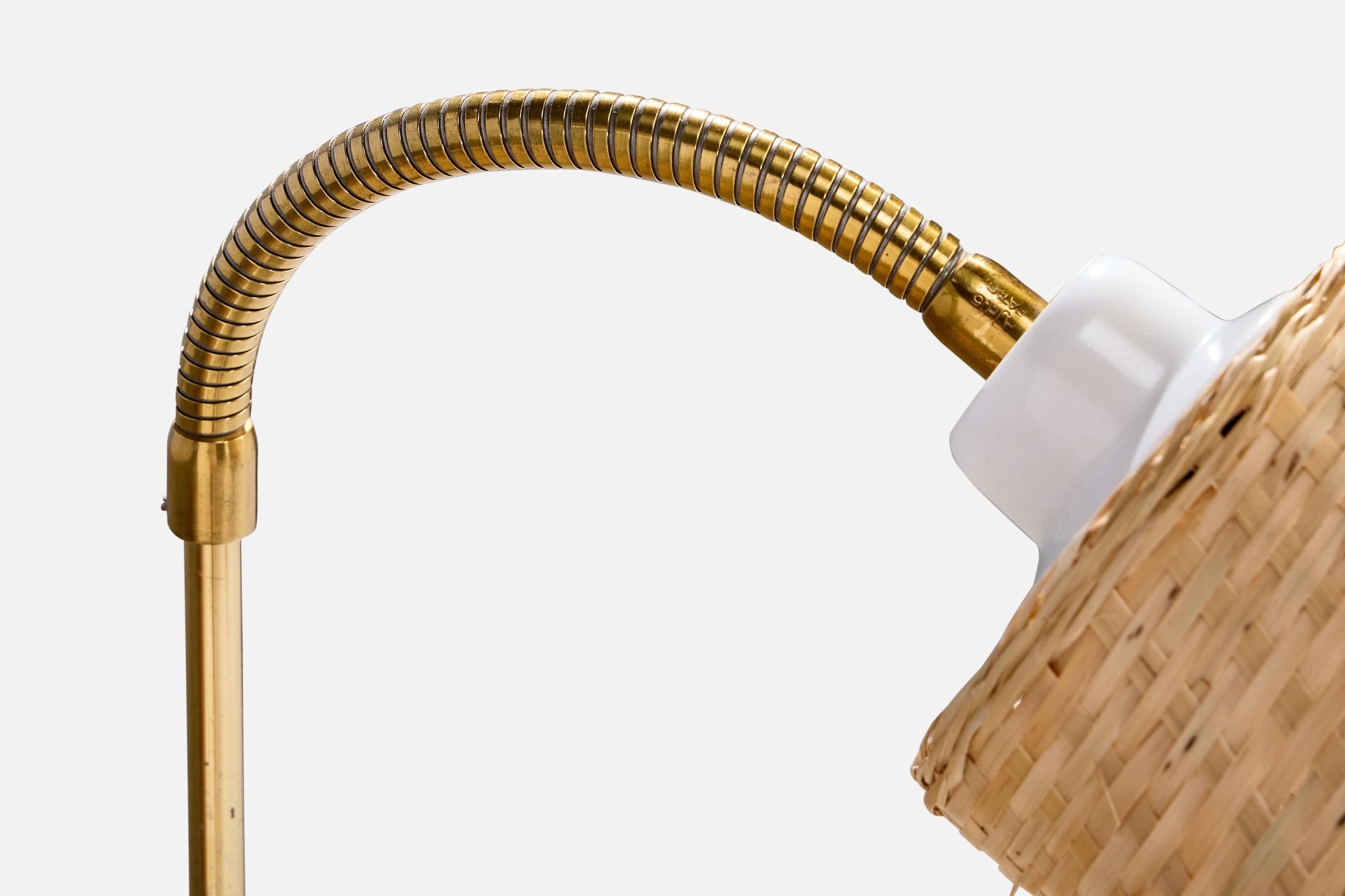 Milieu du XXe siècle Design/One, Task Lights, laiton, rotin, Suède, années 1950 en vente