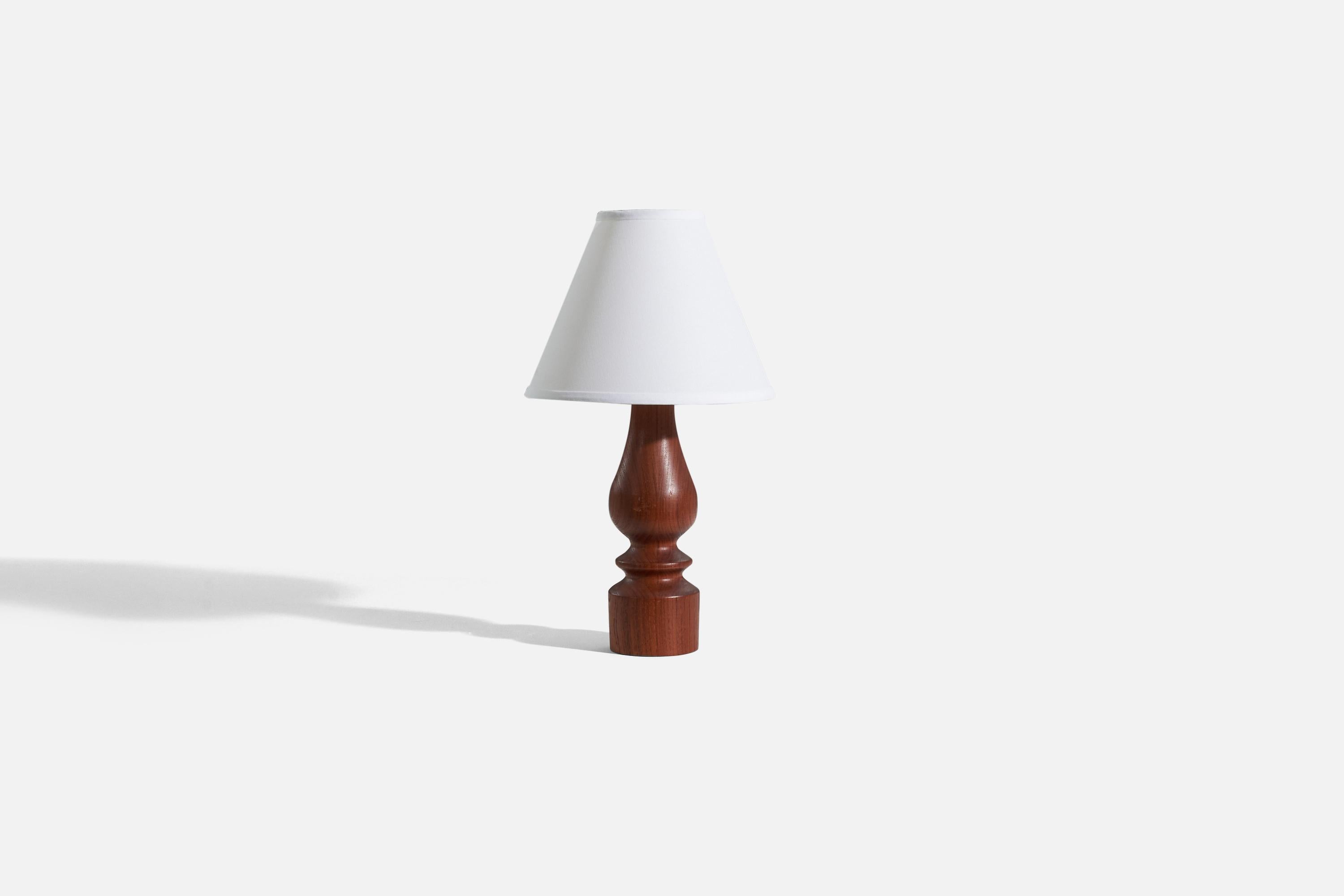 Mid-Century Modern Designer suédois, lampe de bureau en teck, Suède, années 1960 en vente