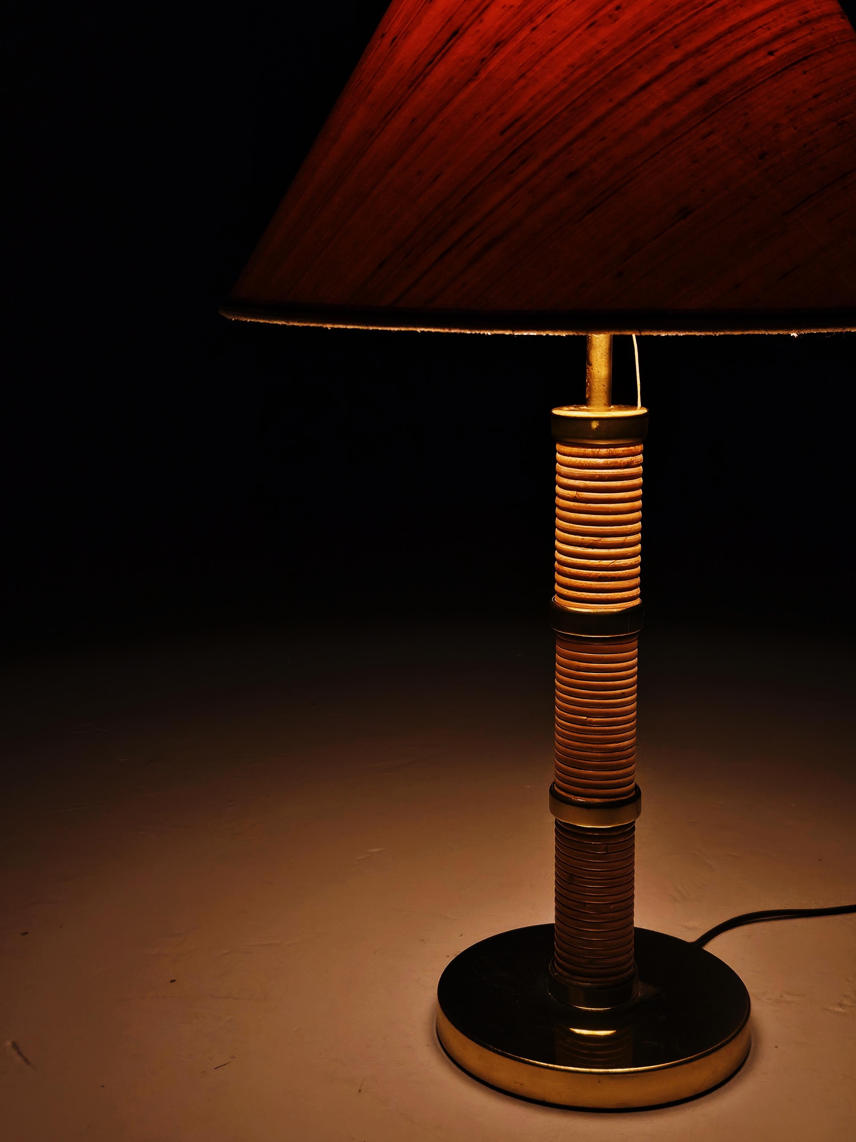 20ième siècle Lampe de table de style uchiwa par Miranda AB, années 1960