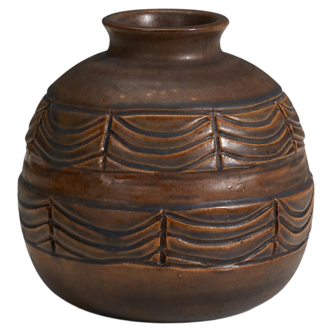 Vase de designer suédois, grès émaillé brun, Suède, années 1960 