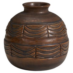 Vase de designer suédois, grès émaillé brun, Suède, années 1960 
