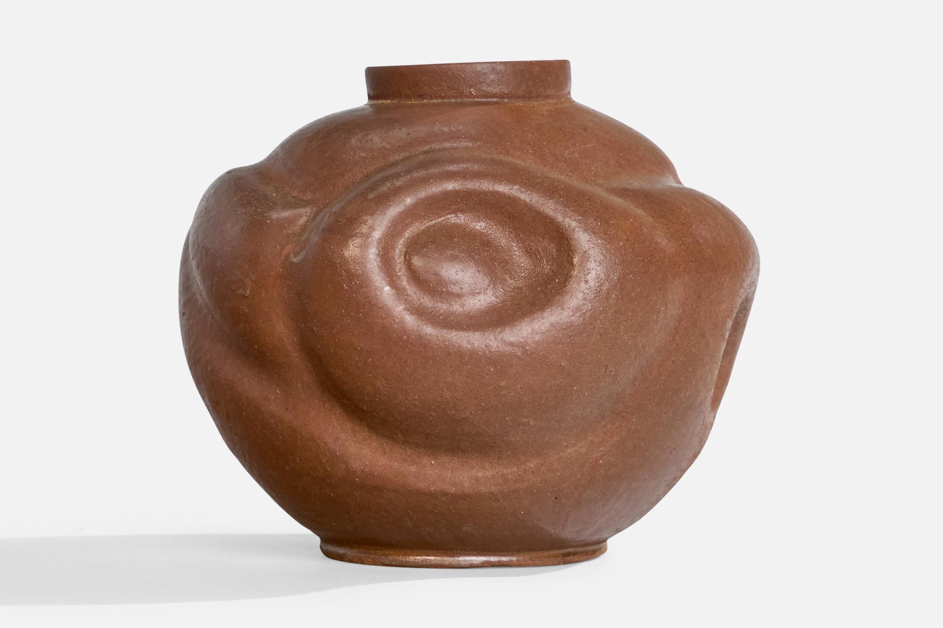 Designer svedese, Vaso, Ceramica, Svezia, anni '1920 In condizioni buone in vendita a High Point, NC