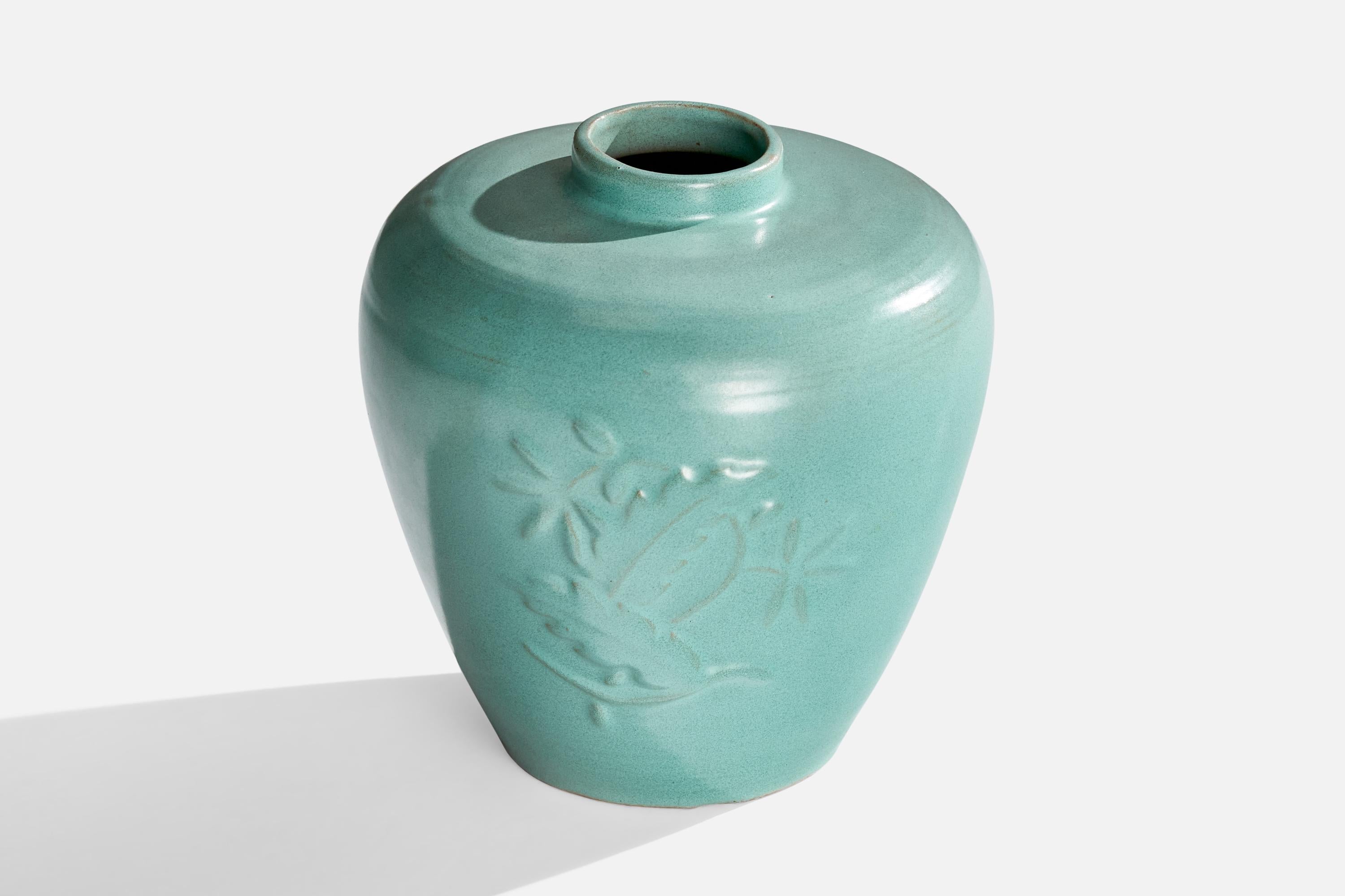 Vase aus blau glasierter Keramik, entworfen und hergestellt in Schweden, ca. 1930er Jahre.


