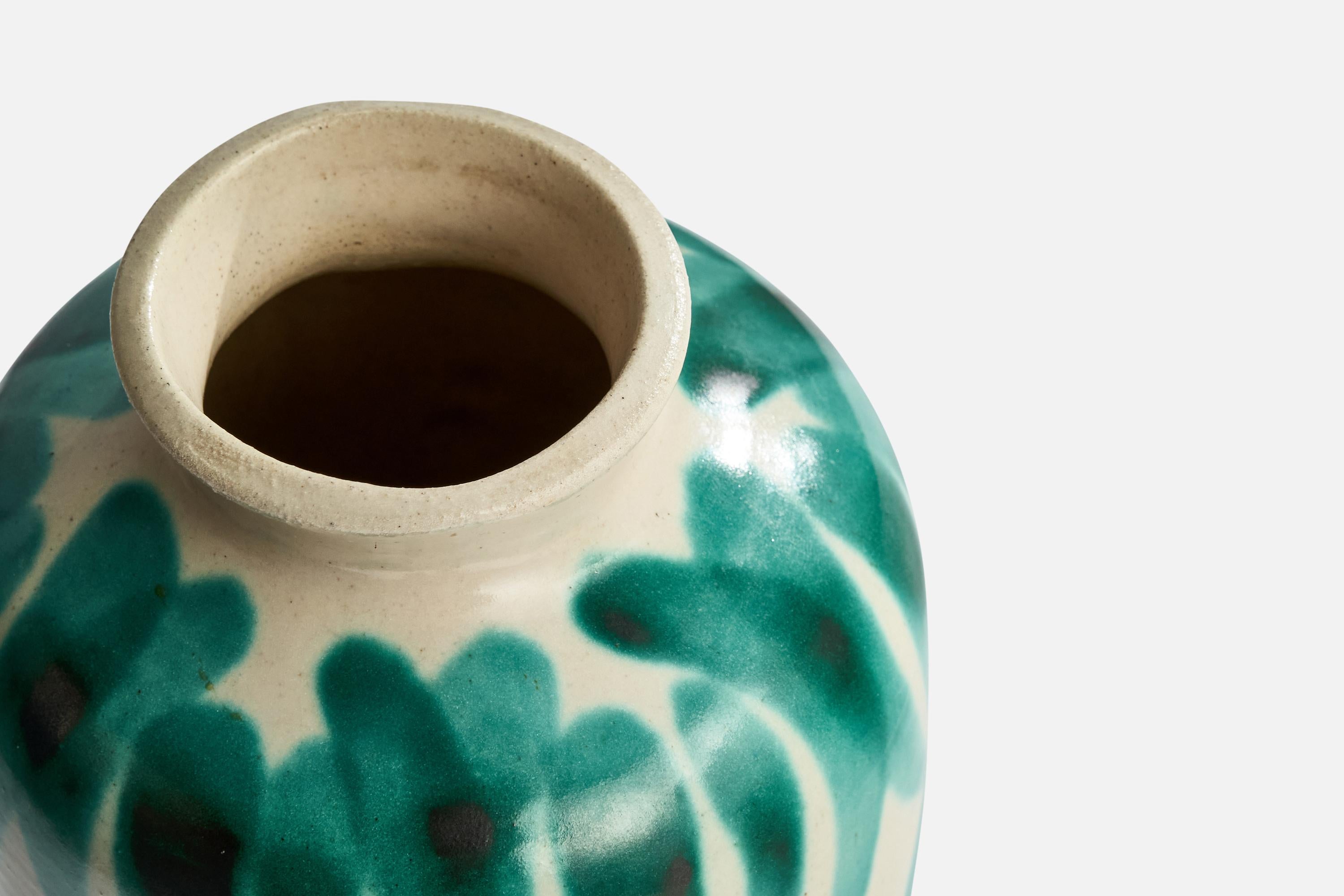 Swedish Designer, Vase, Ceramic, Sweden, 1940s In Good Condition For Sale In High Point, NC