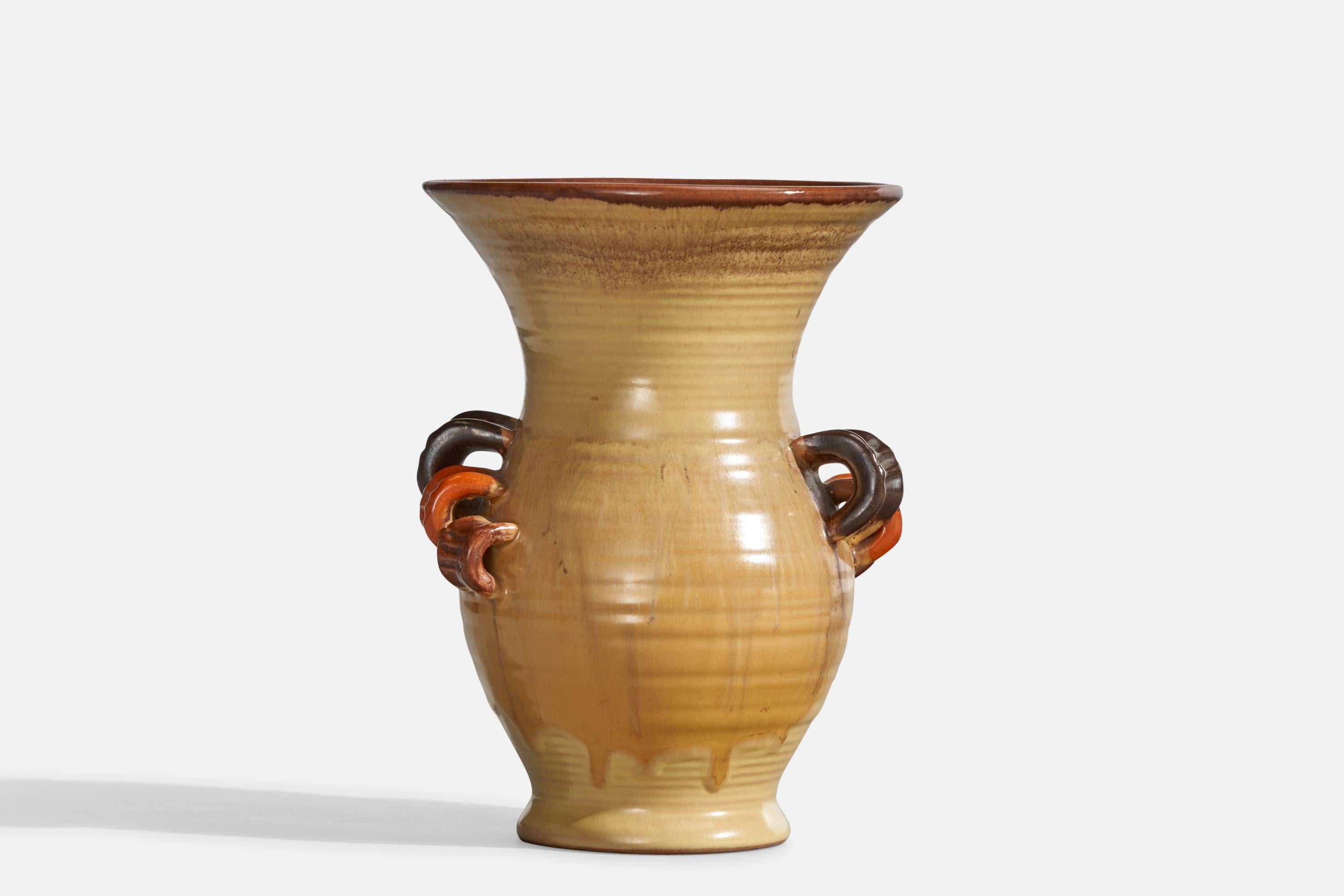 Schwedische Designerin, Vase, Keramik, Schweden,  1940s im Zustand „Gut“ im Angebot in High Point, NC