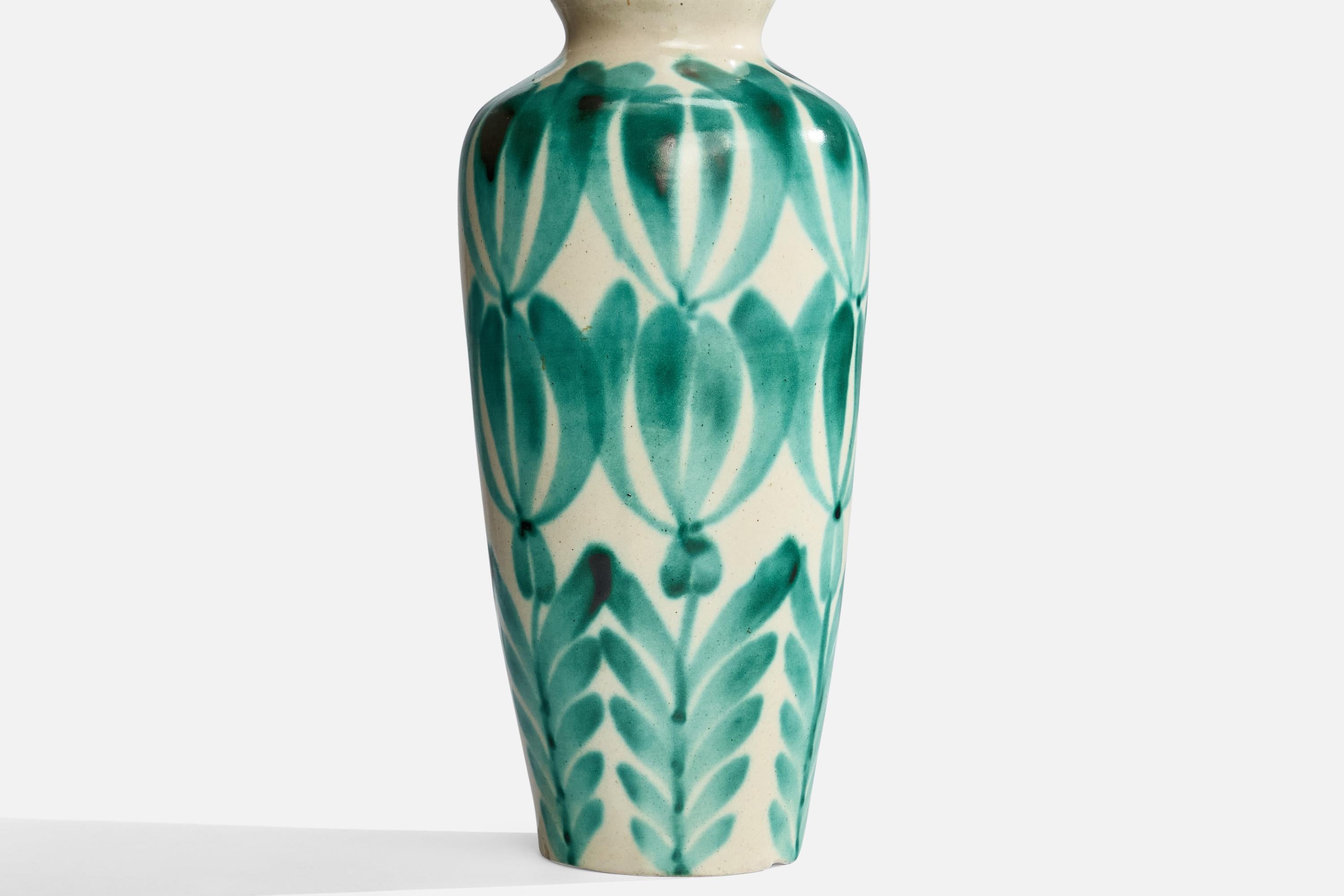 Designer suédois, vase, céramique, Suède, années 1940 Bon état - En vente à High Point, NC