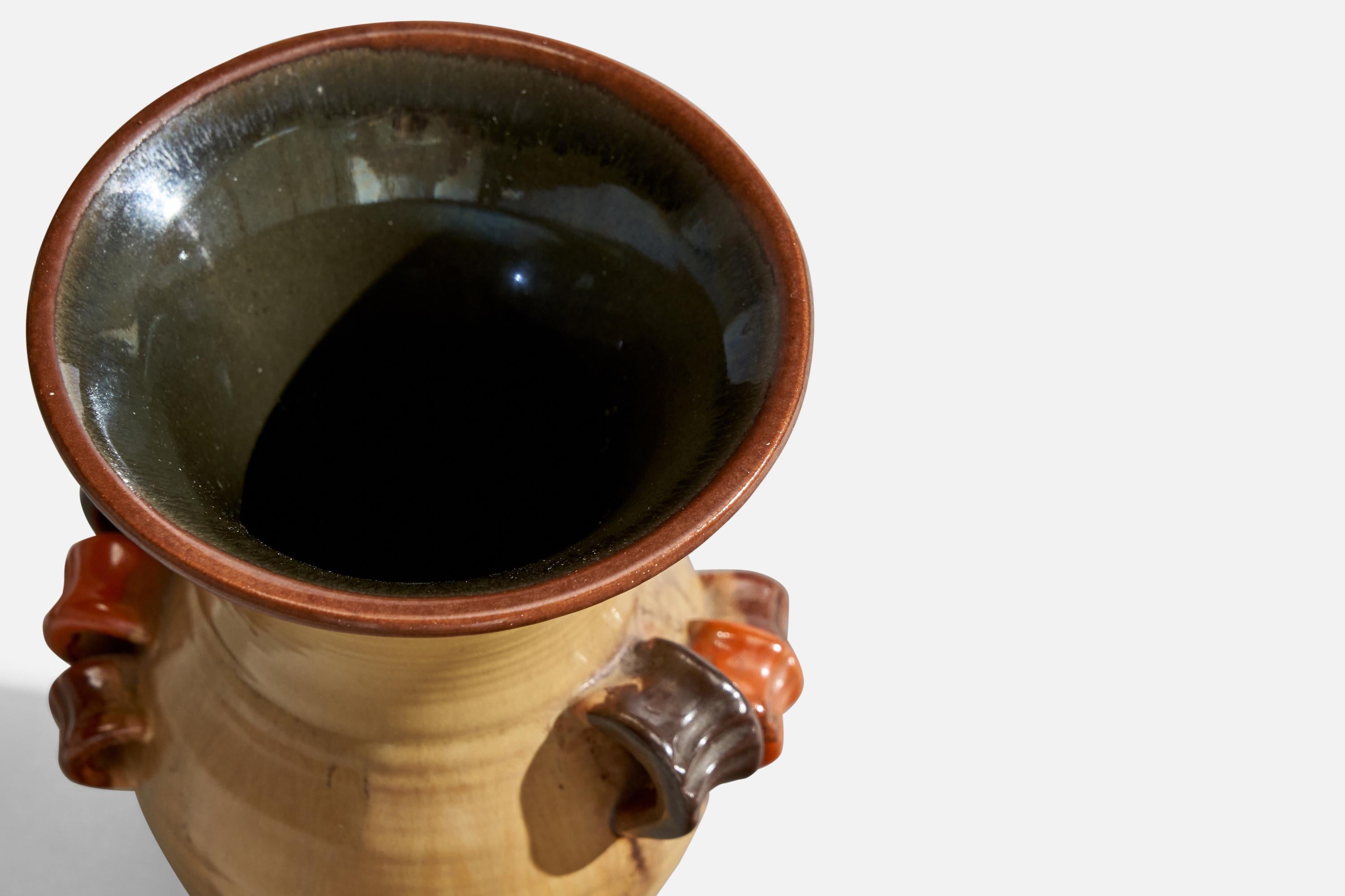 Schwedische Designerin, Vase, Keramik, Schweden,  1940s (Mitte des 20. Jahrhunderts) im Angebot