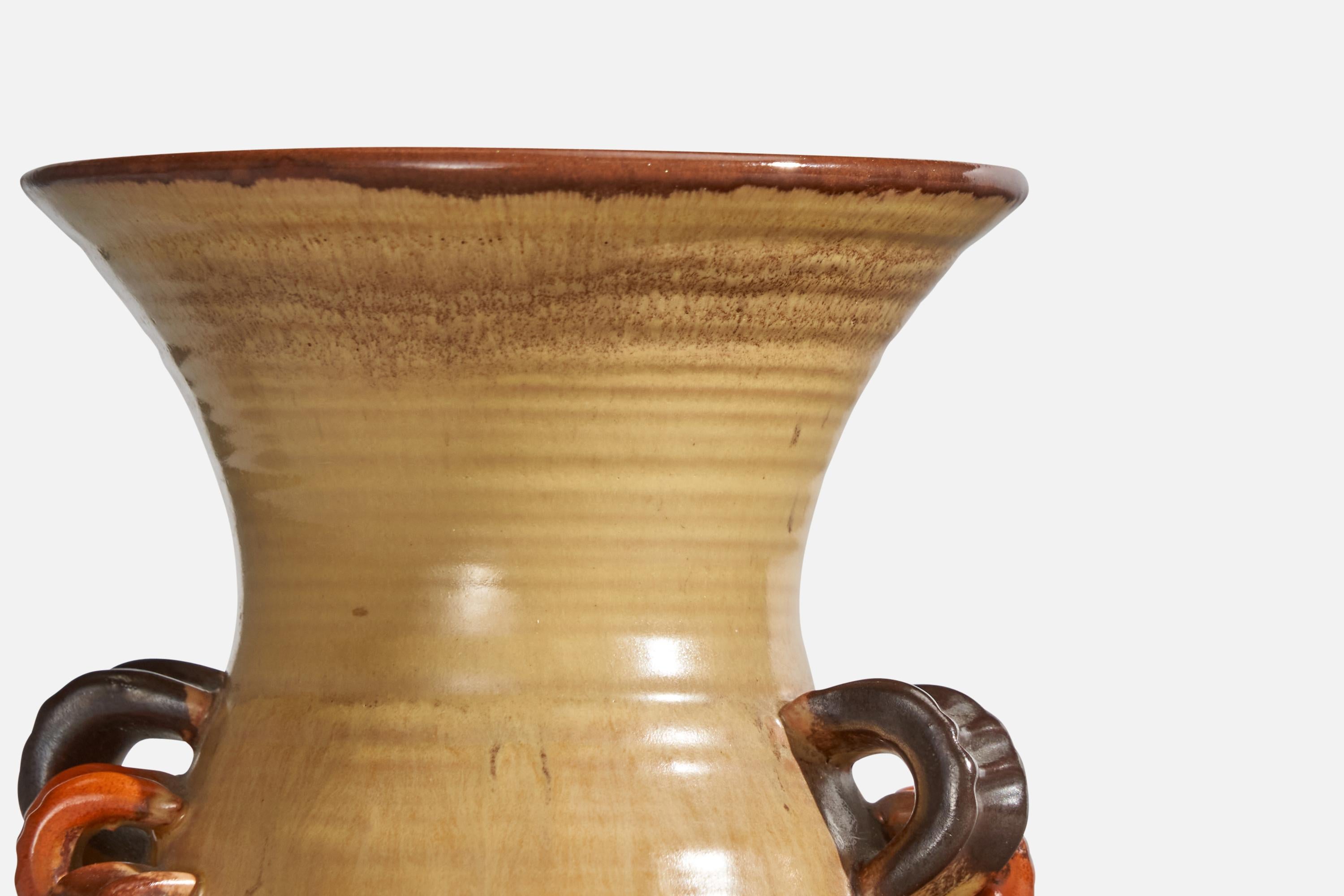 Schwedische Designerin, Vase, Keramik, Schweden,  1940s im Angebot 1