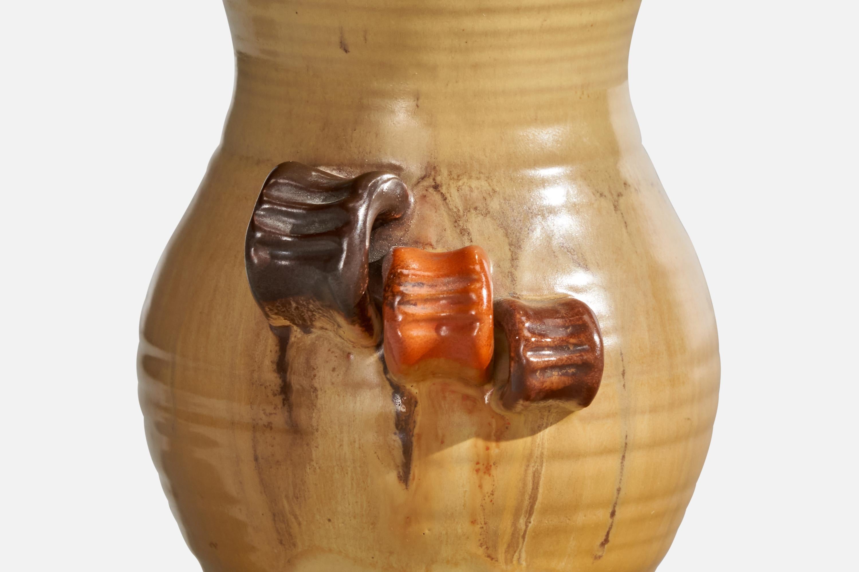 Schwedische Designerin, Vase, Keramik, Schweden,  1940s im Angebot 3